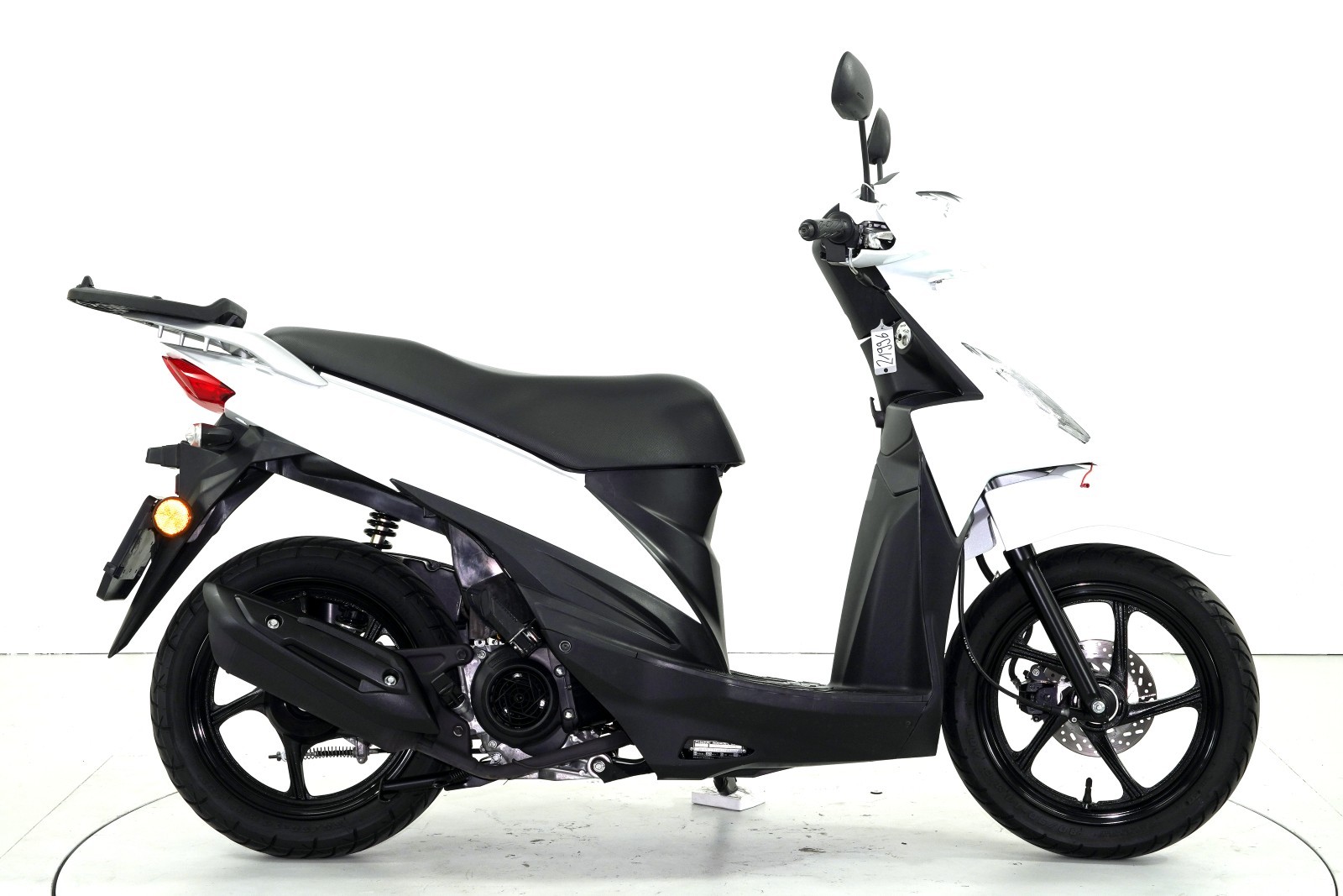 SUZUKI UK 110 ABS-showroom-element-3