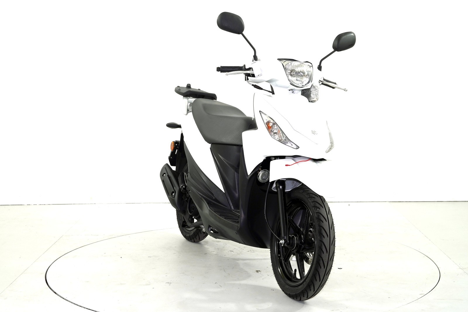 SUZUKI UK 110 ABS-showroom-element-1