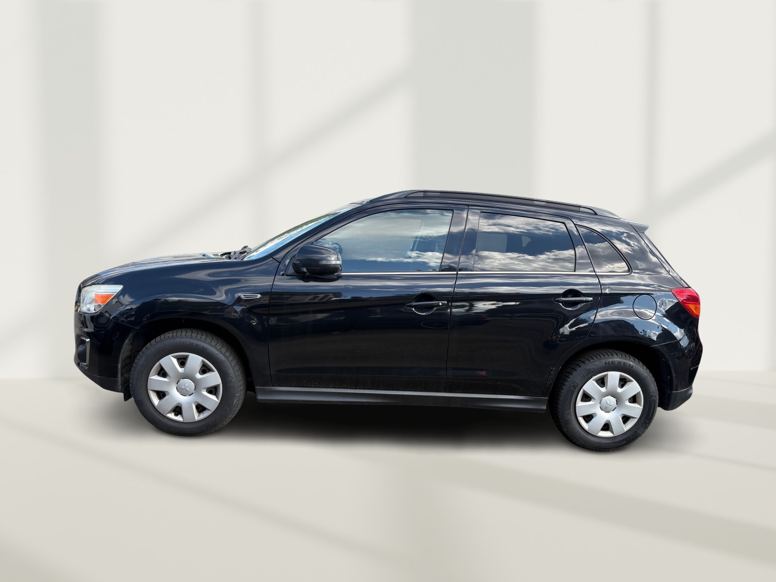 MITSUBISHI ASX 2.2 DID Invite 4WD Automatic-showroom-element-1