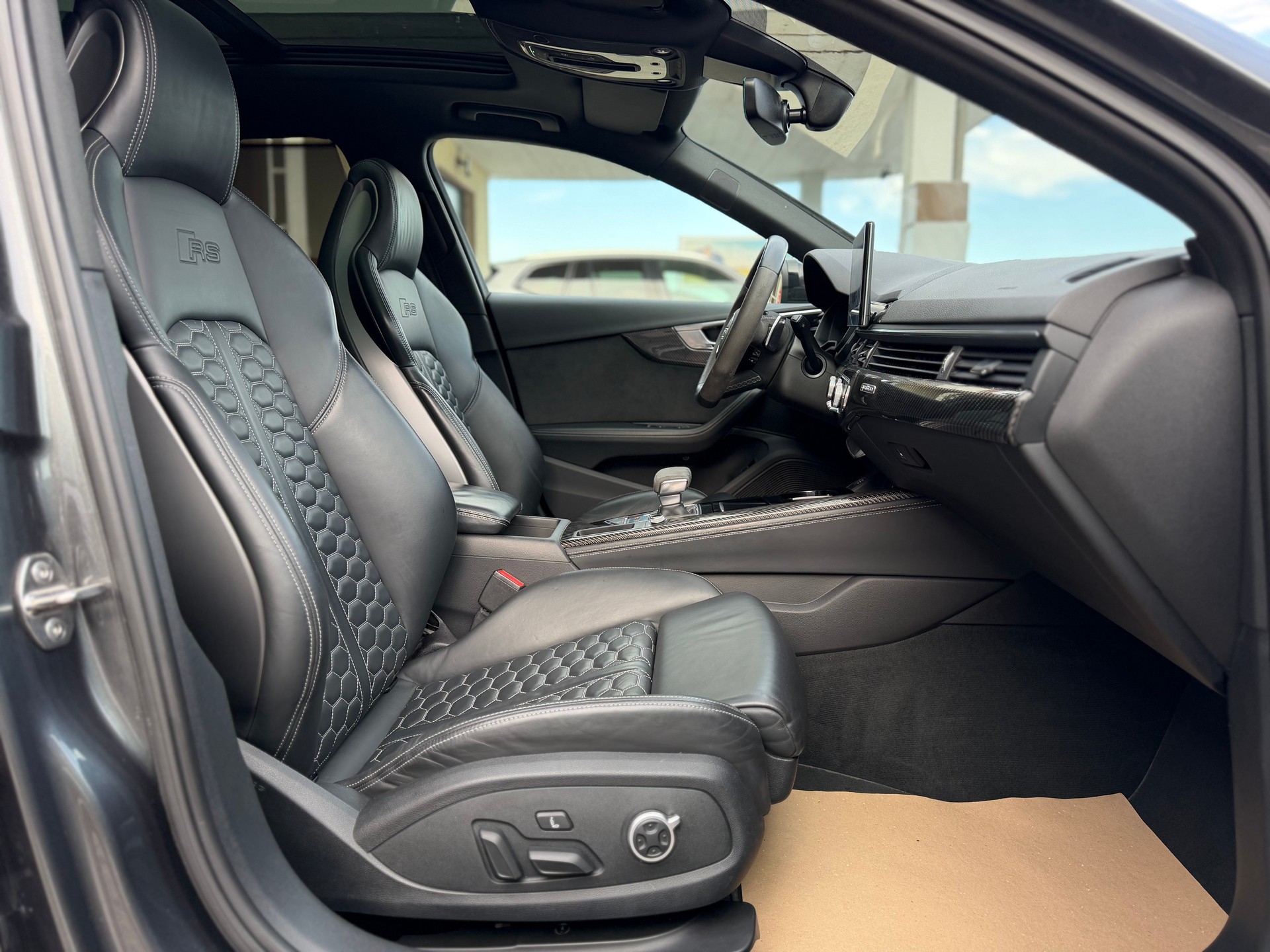 AUDI RS4 Avant quattro tiptronic-image-13