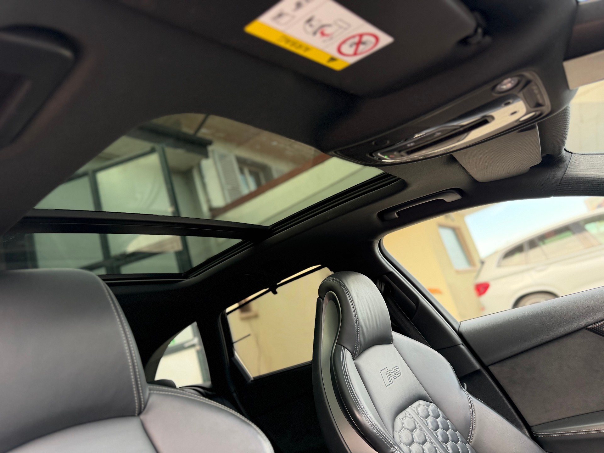 AUDI RS4 Avant quattro tiptronic-image-18