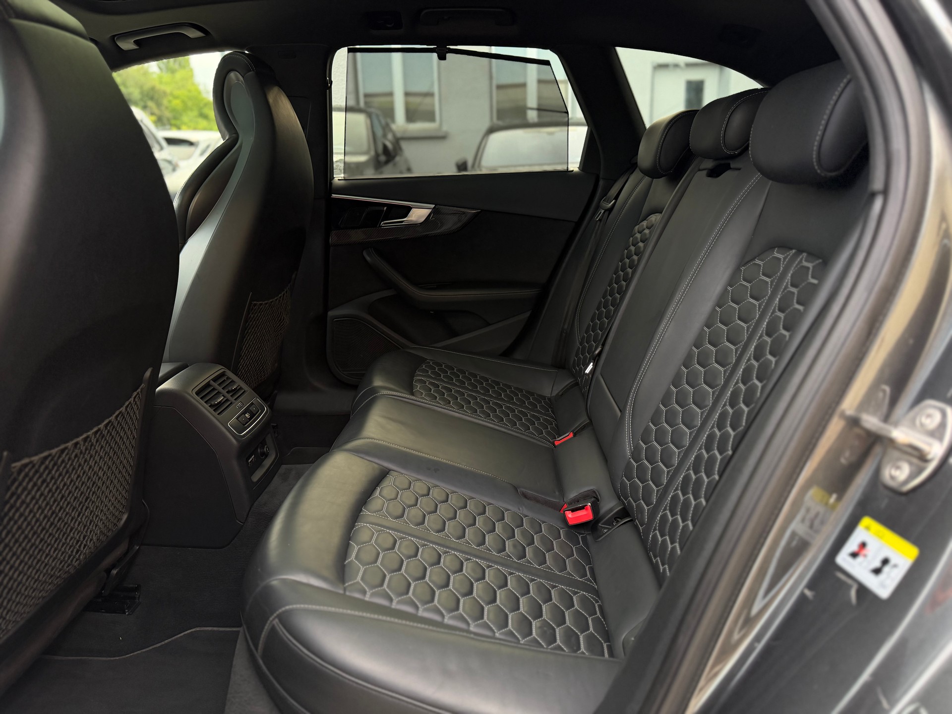 AUDI RS4 Avant quattro tiptronic-image-10