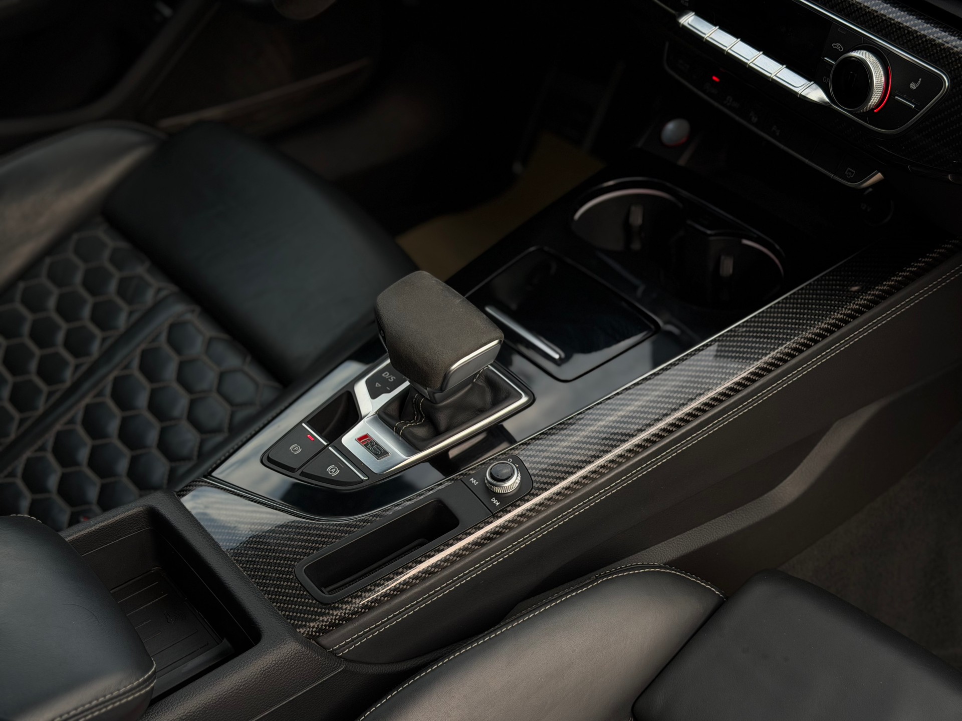 AUDI RS4 Avant quattro tiptronic-image-16