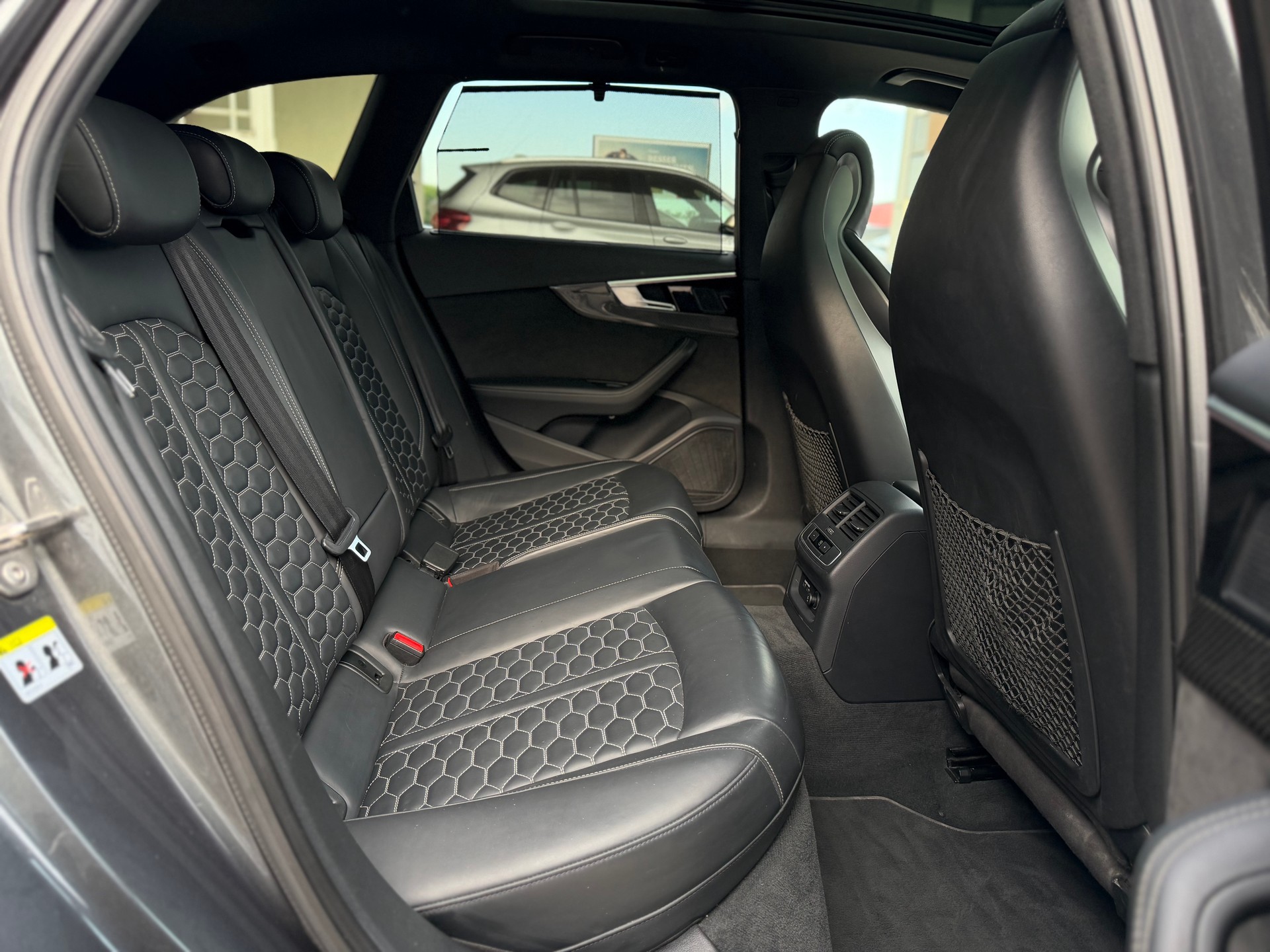 AUDI RS4 Avant quattro tiptronic-image-12