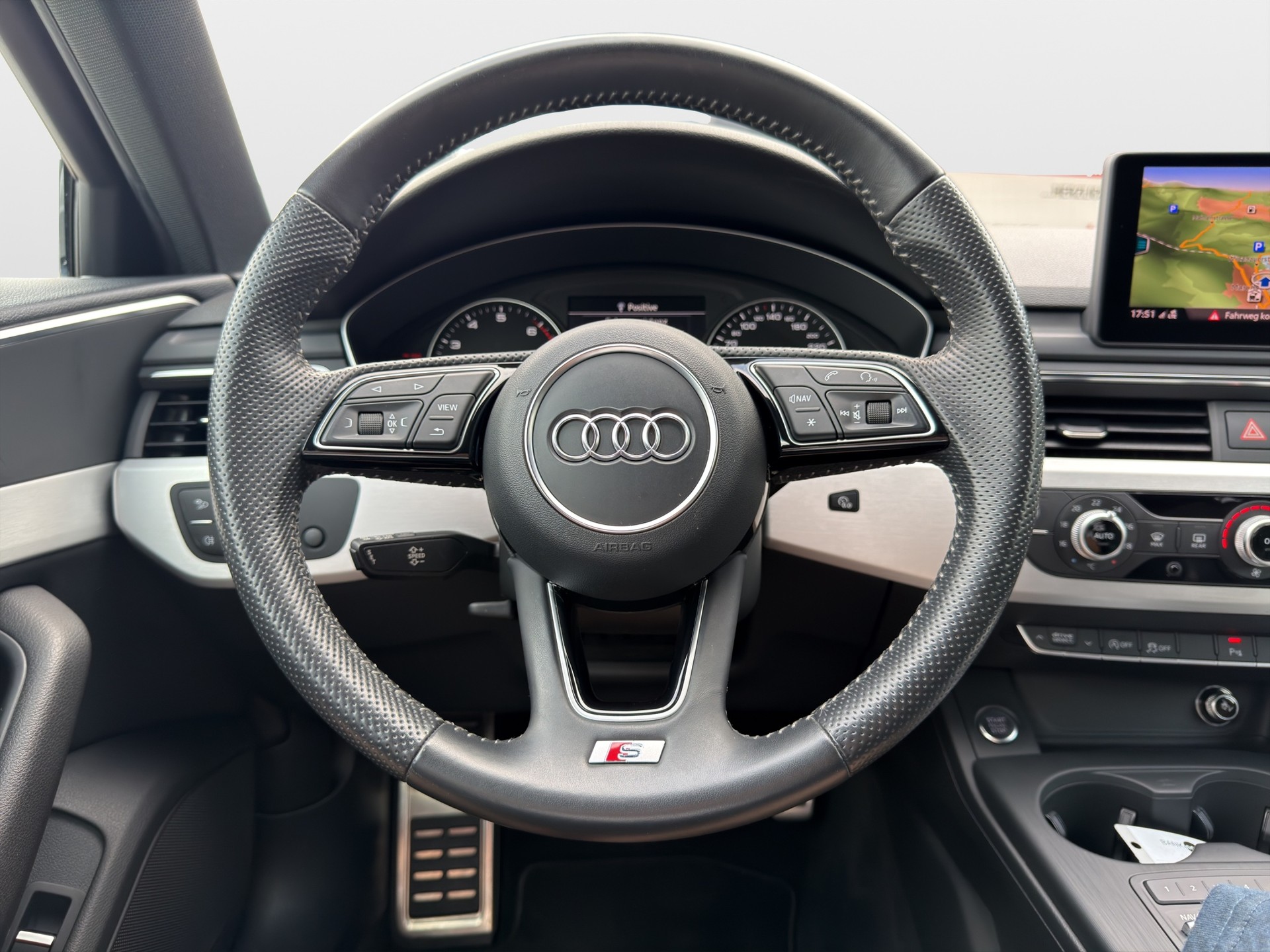 AUDI A4 Avant 1.4 TFSI Sport S-tronic-image-12
