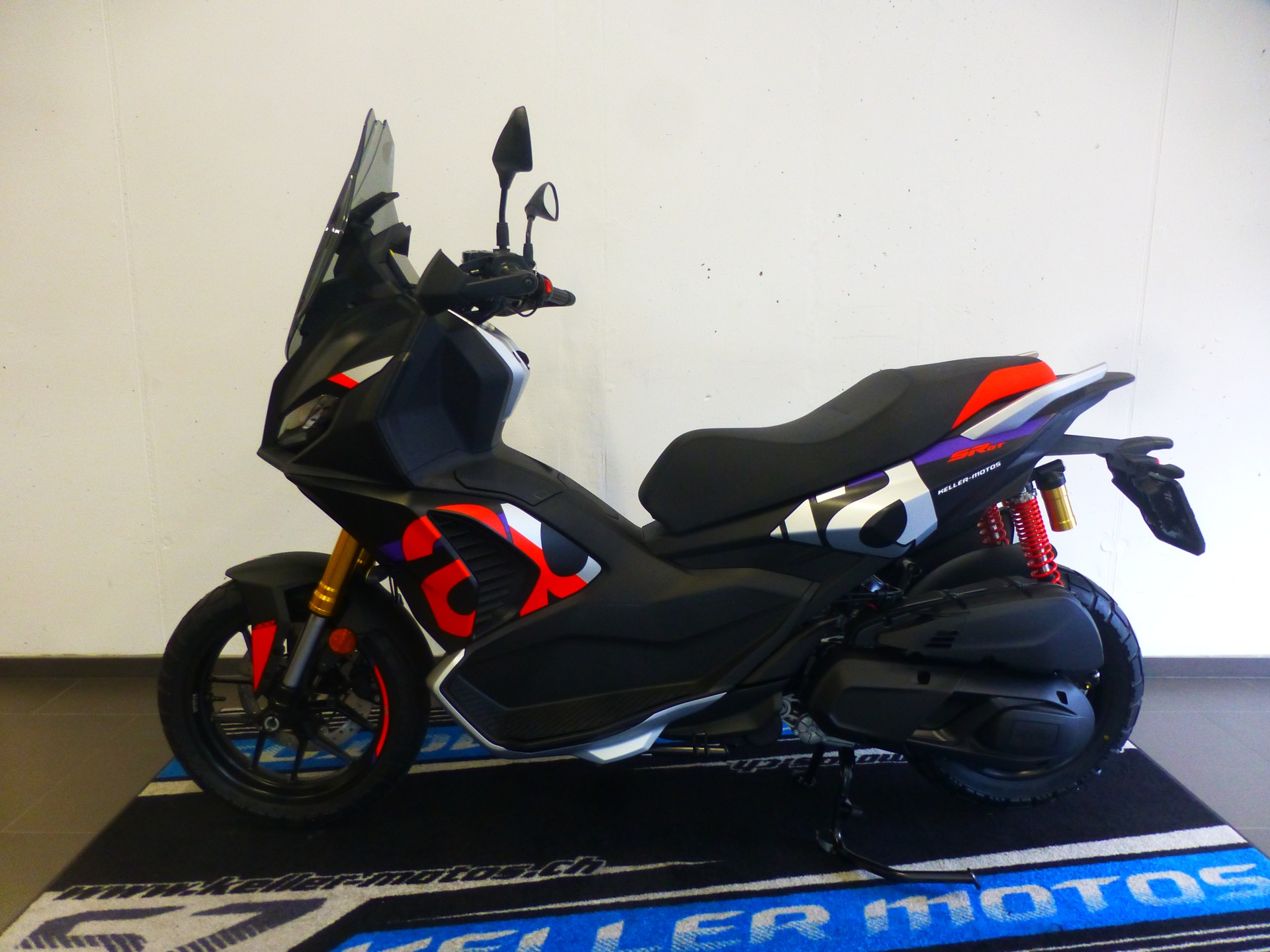 APRILIA SR 400 GT Replica-showroom-element-1