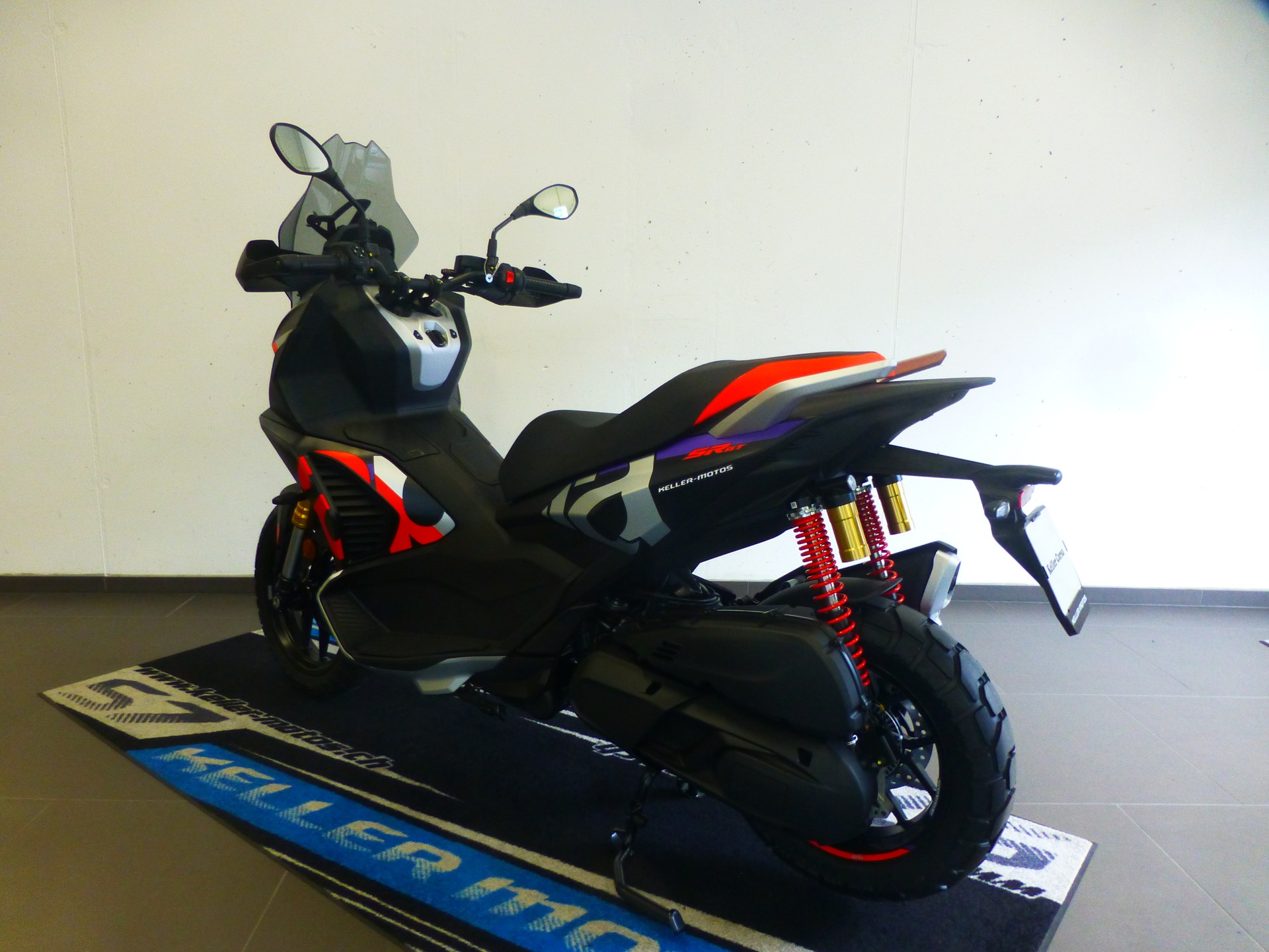 APRILIA SR 400 GT Replica-showroom-element-3