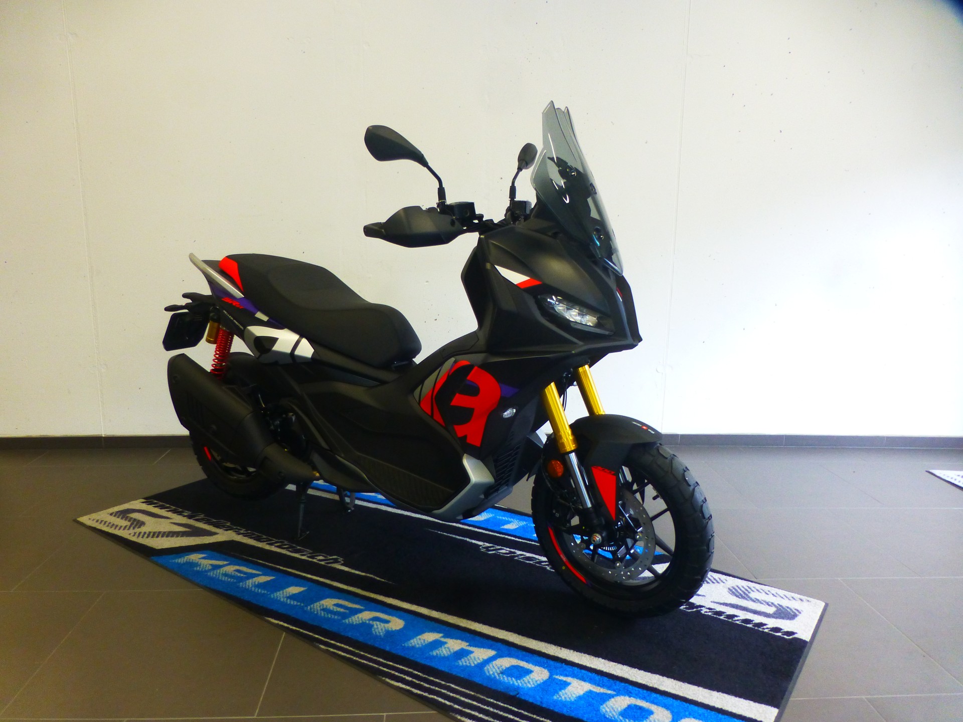 APRILIA SR 400 GT Replica-image-14
