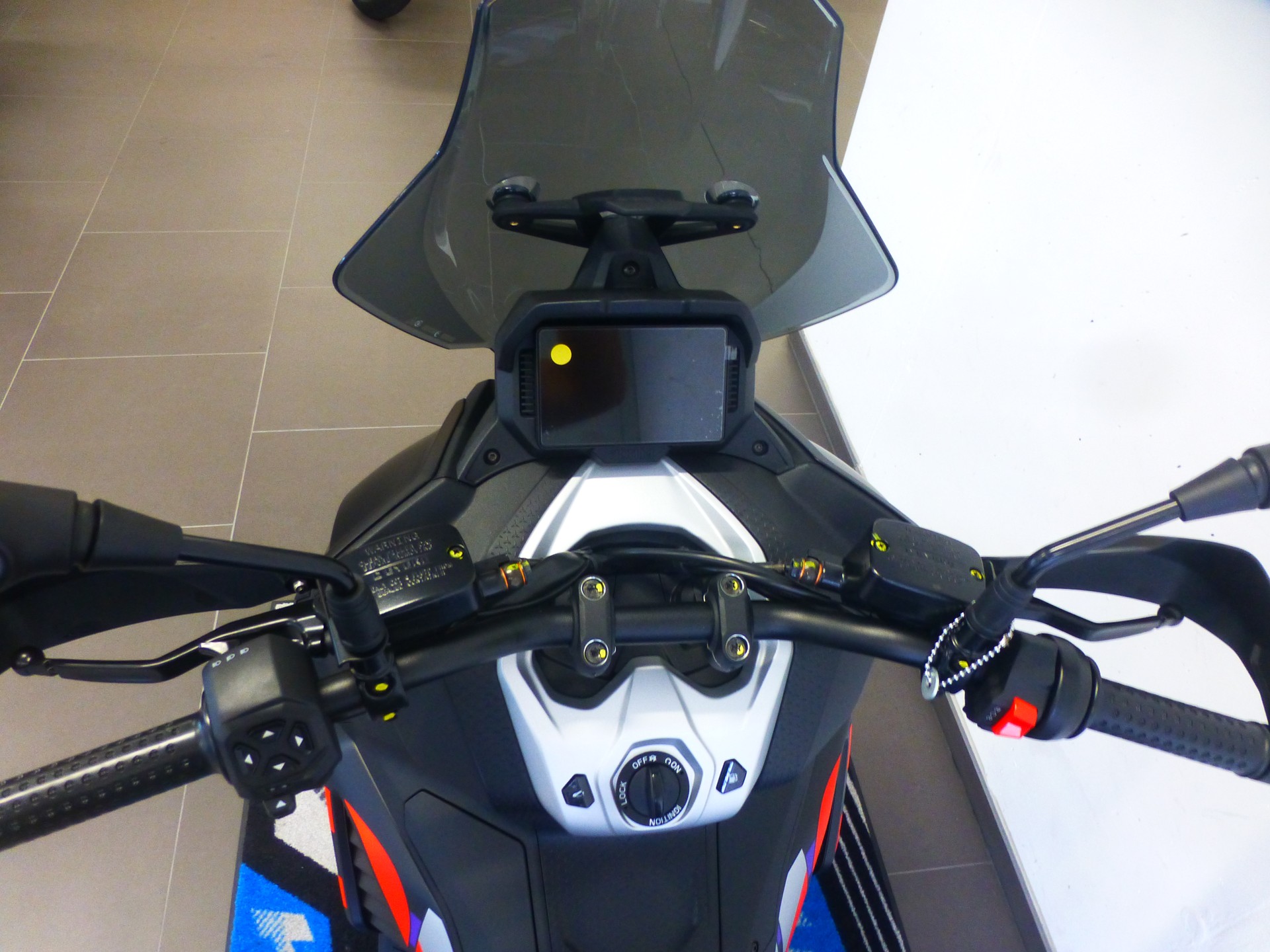 APRILIA SR 400 GT Replica-image-4