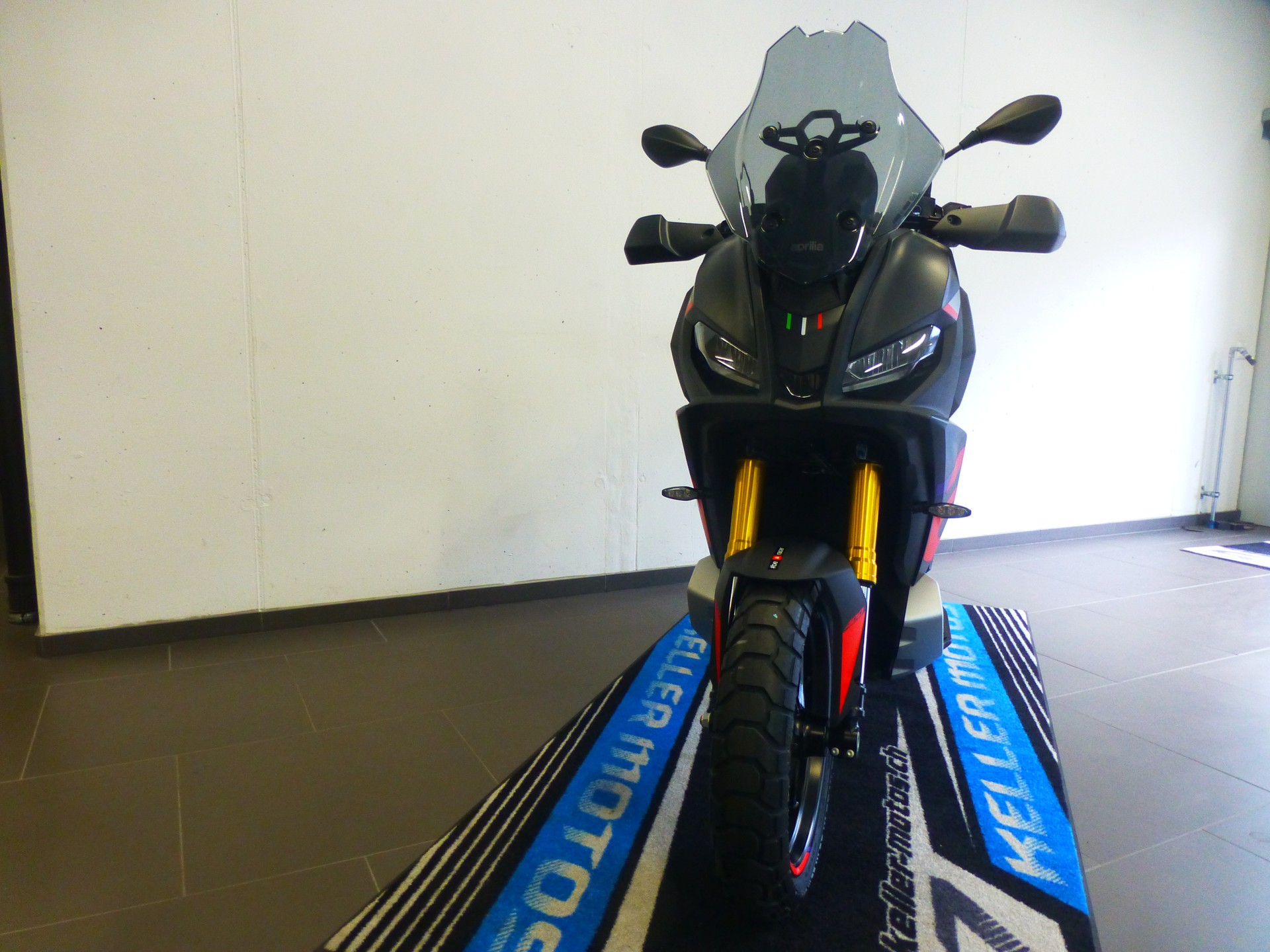 APRILIA SR 400 GT Replica-image-11