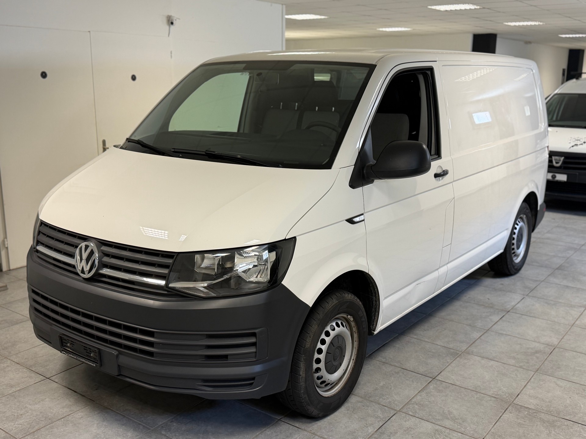 VW T6 2.0 TDI Entry-showroom-element-1