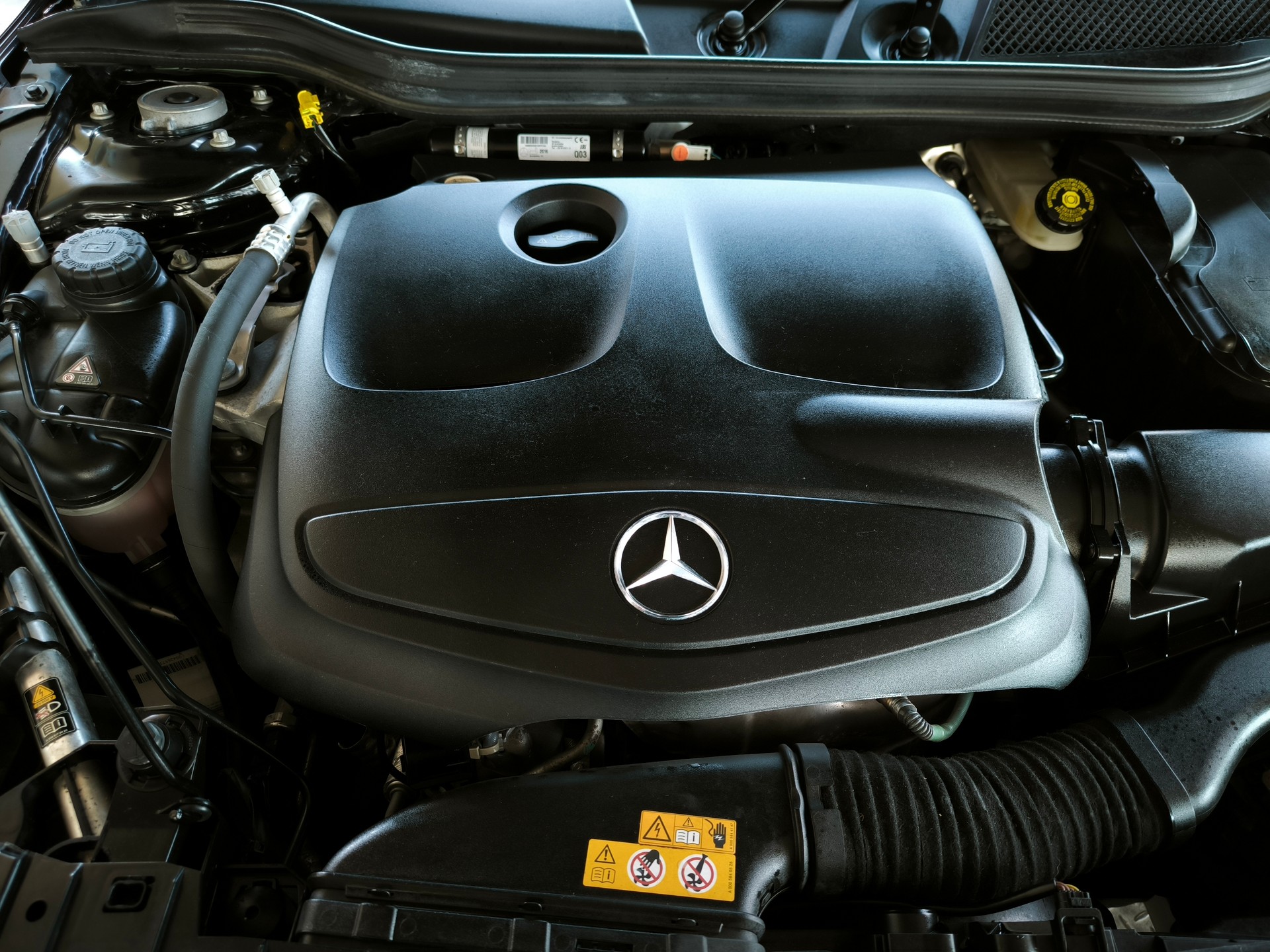 MERCEDES-BENZ GLA 200 Style 7G-DCT-image-3