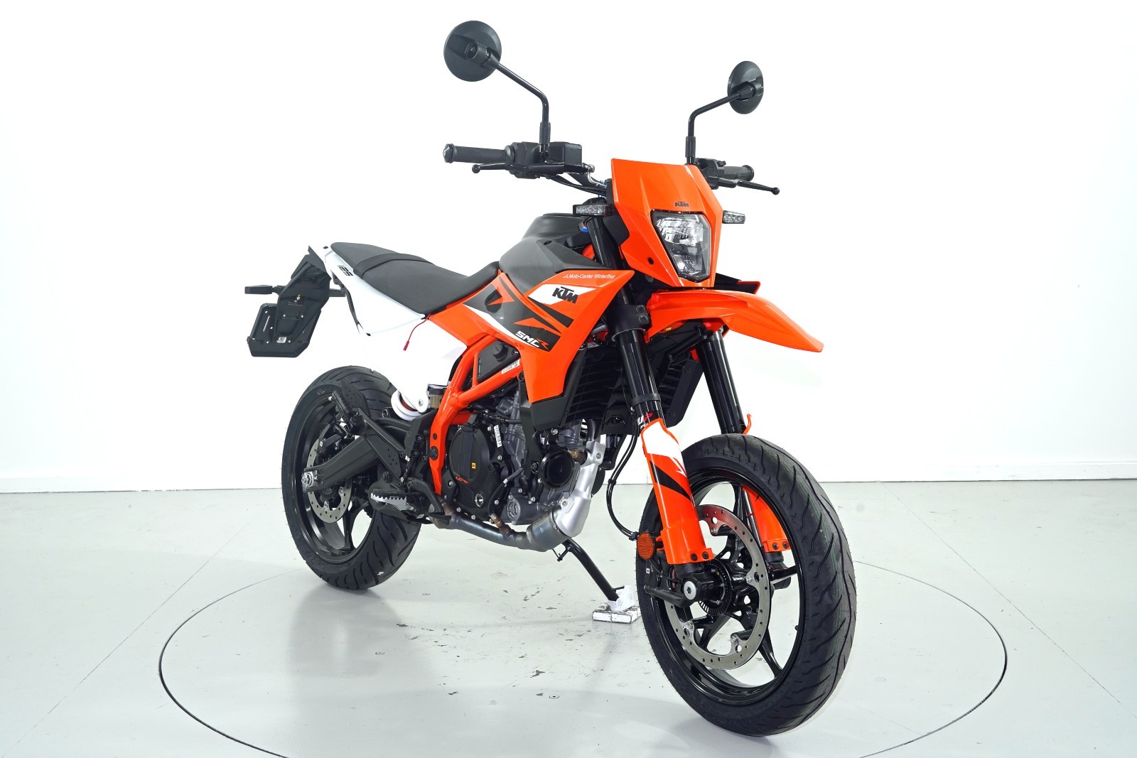 KTM 125 SMC R ABS-showroom-element-1