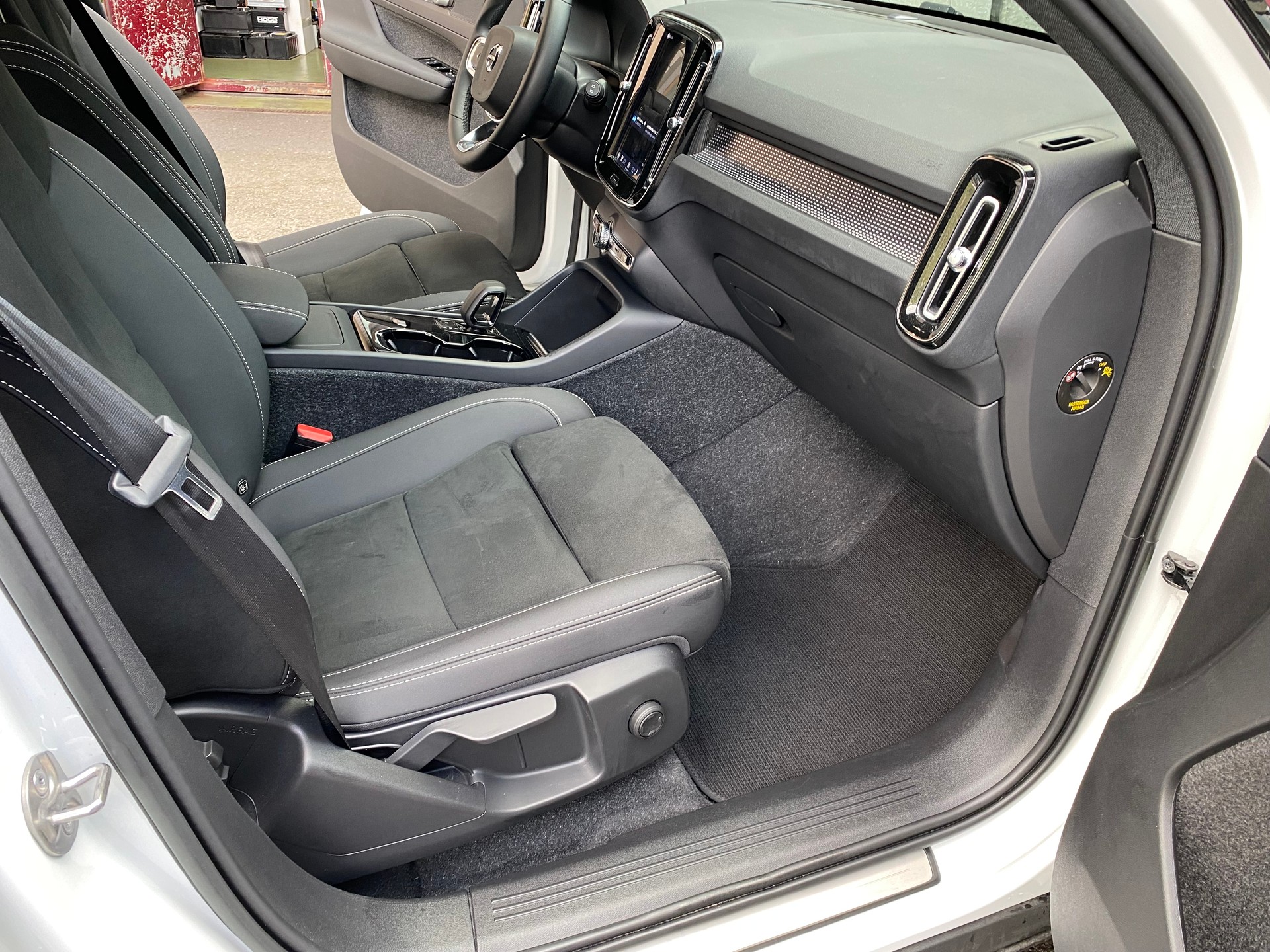 VOLVO XC40 Recharge P8 Twin AWD Pure Electric Plus-image-7