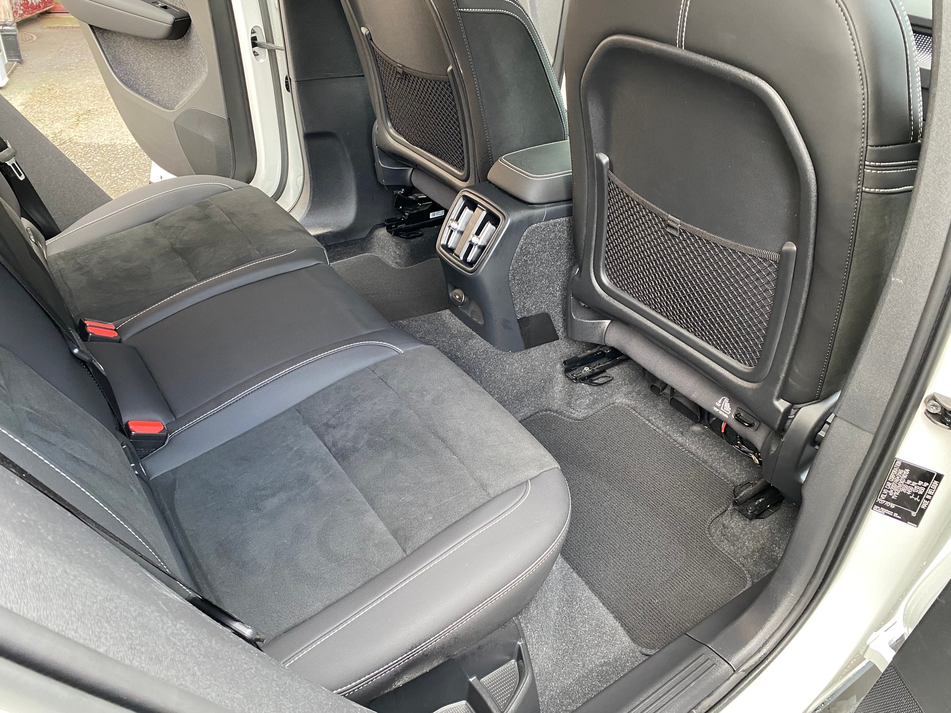 VOLVO XC40 Recharge P8 Twin AWD Pure Electric Plus-image-8