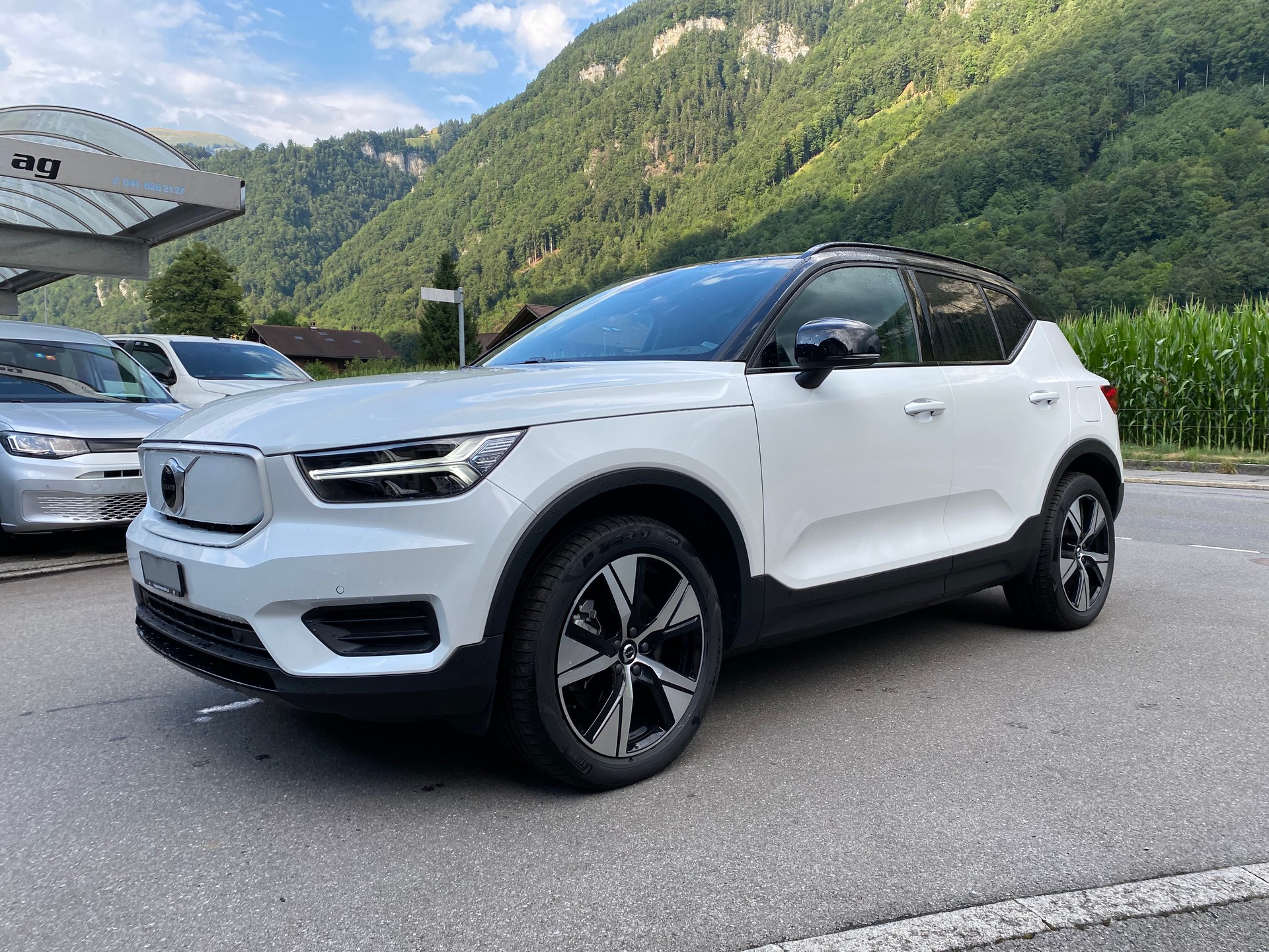 VOLVO XC40 Recharge P8 Twin AWD Pure Electric Plus-image-1