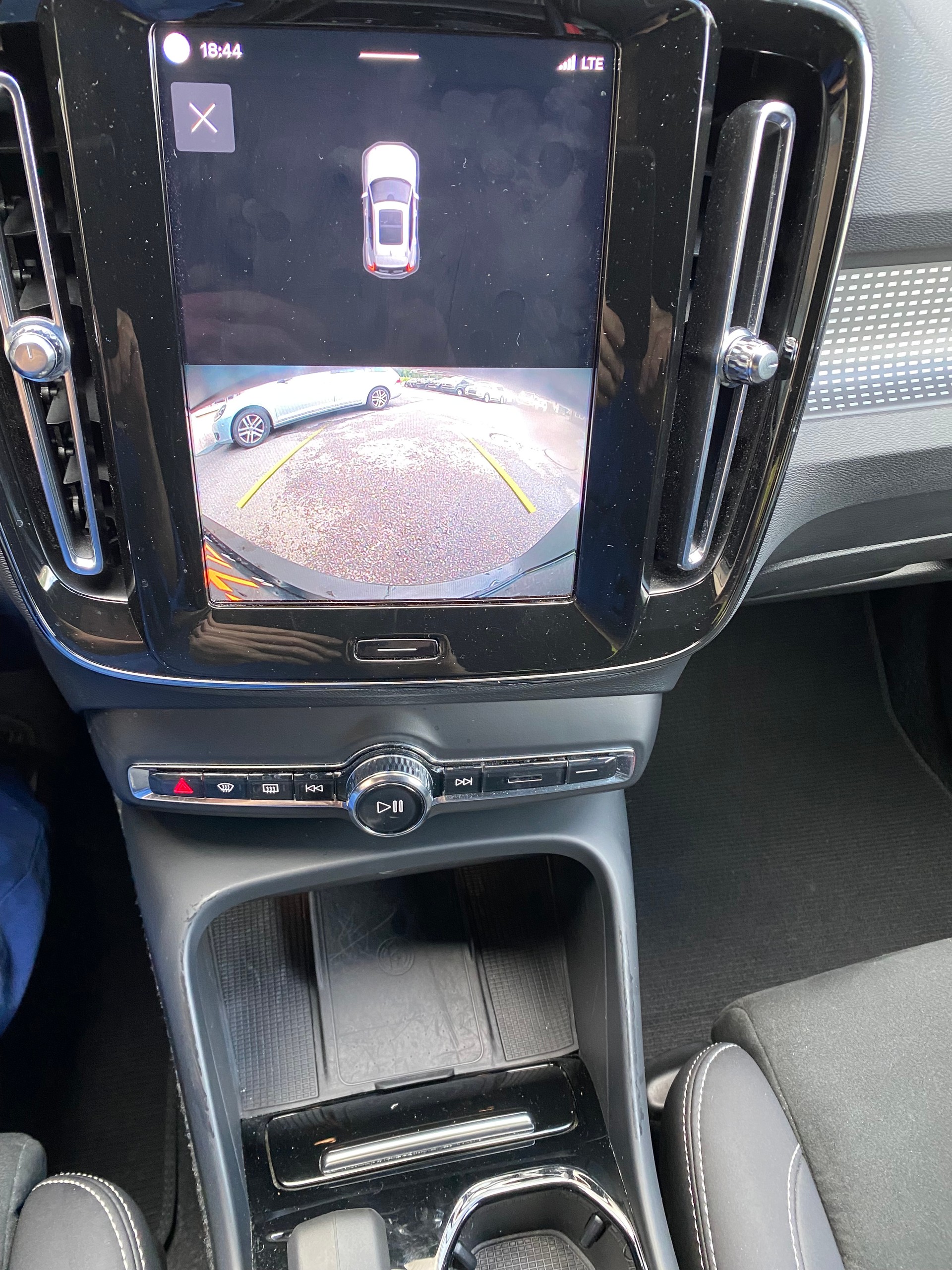 VOLVO XC40 Recharge P8 Twin AWD Pure Electric Plus-image-4