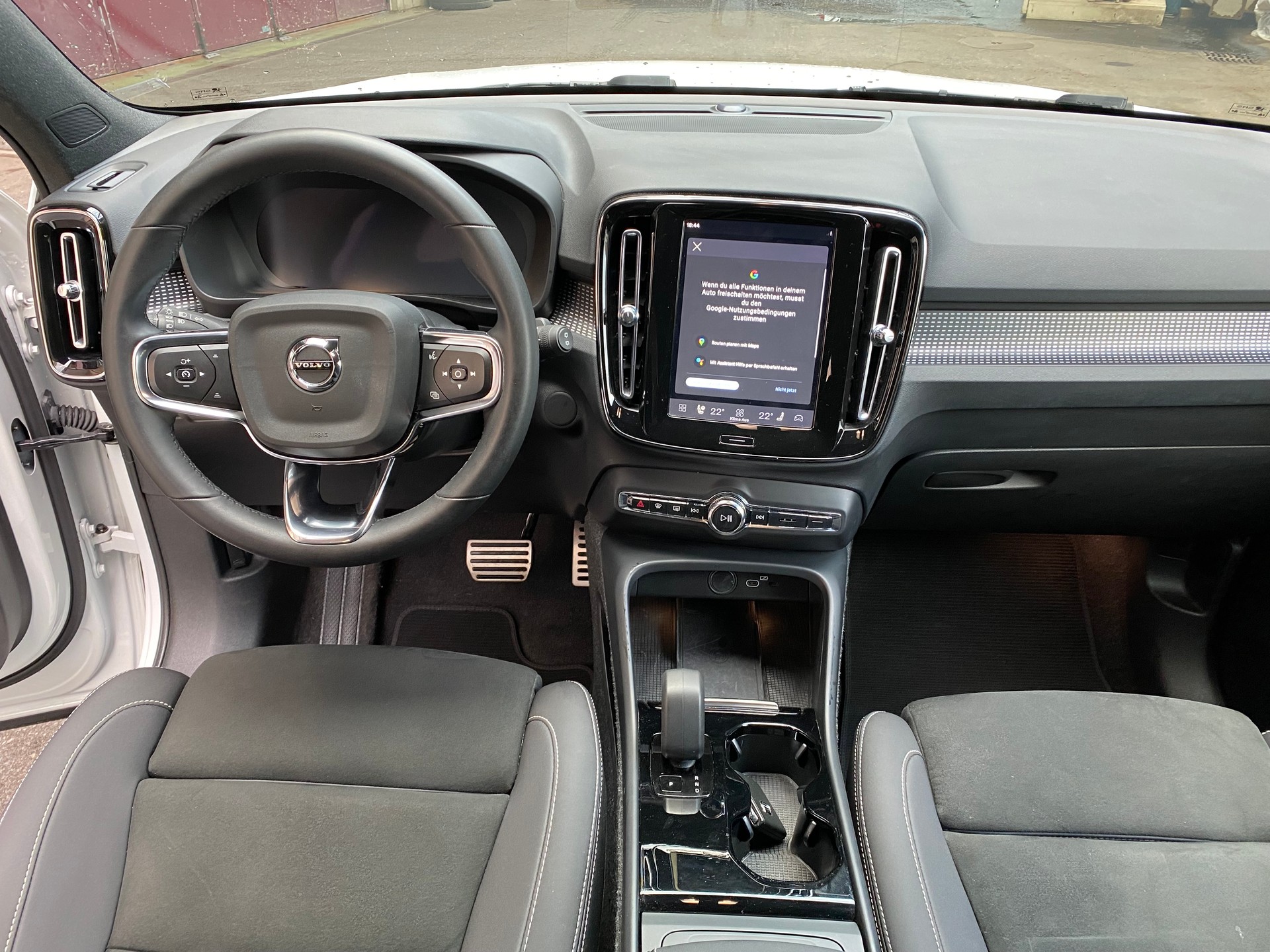 VOLVO XC40 Recharge P8 Twin AWD Pure Electric Plus-image-3