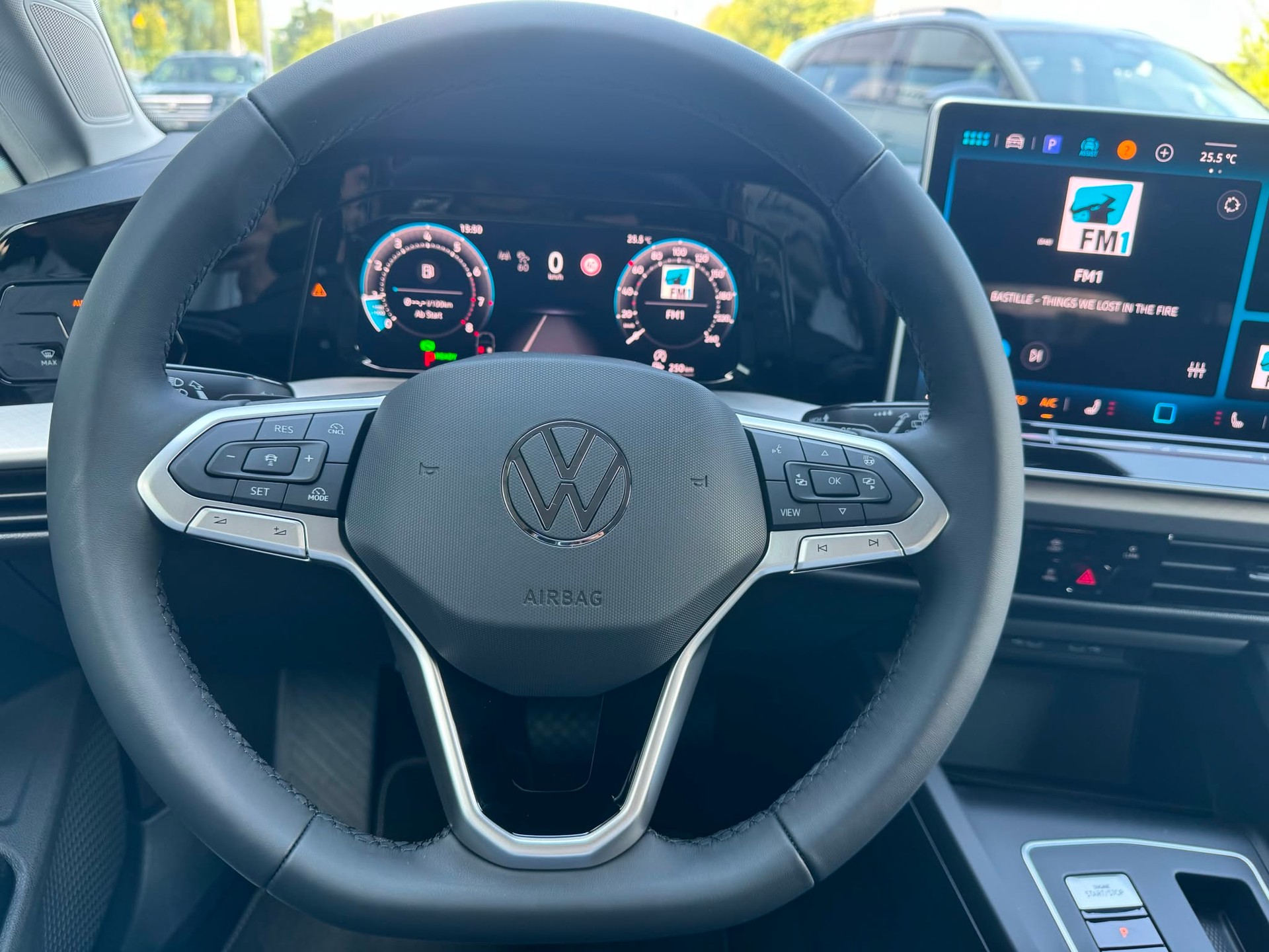 VW Golf Variant 1.5 eTSI mHEV Basis DSG-image-8