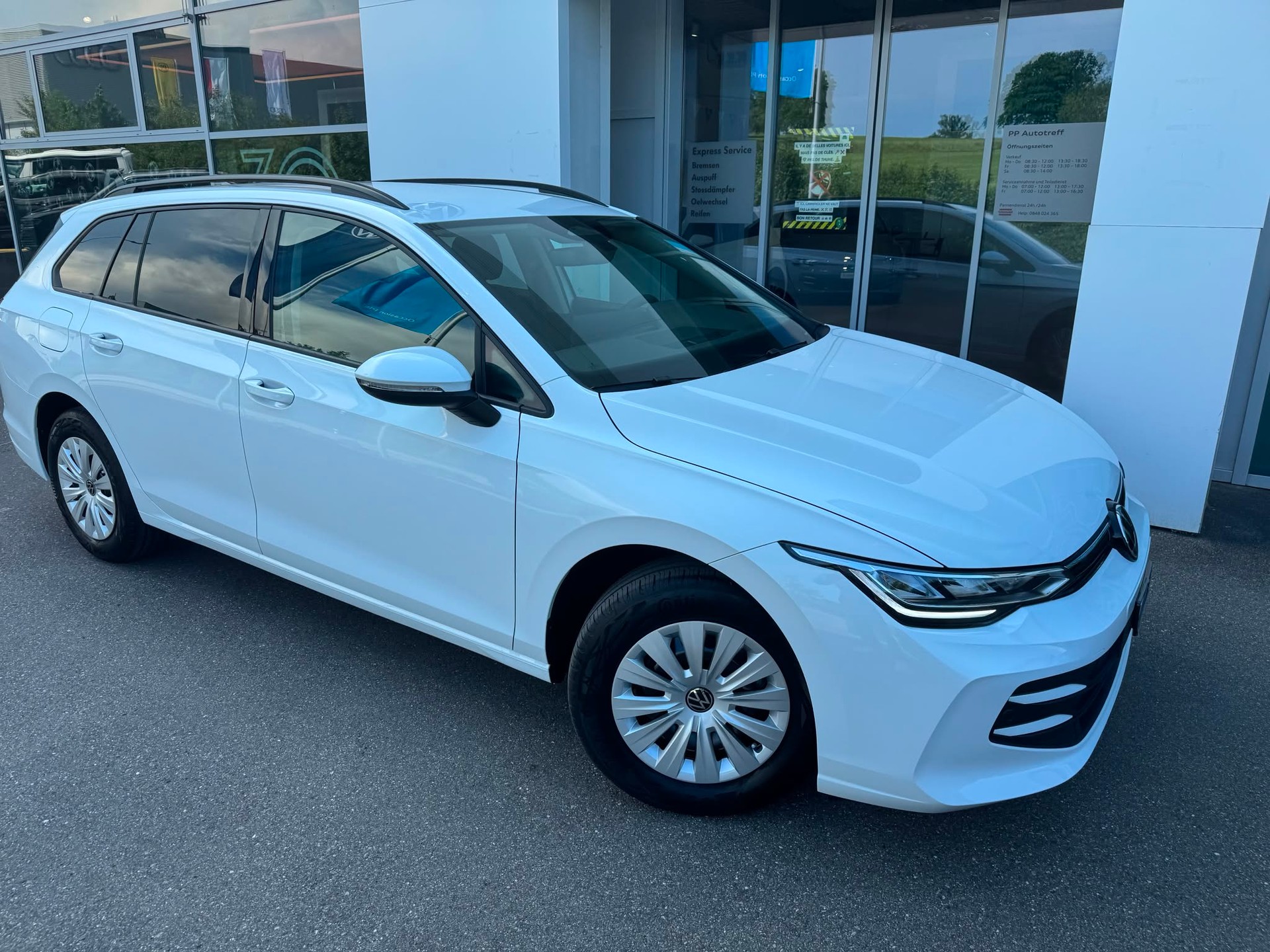 VW Golf Variant 1.5 eTSI mHEV Basis DSG-image-1