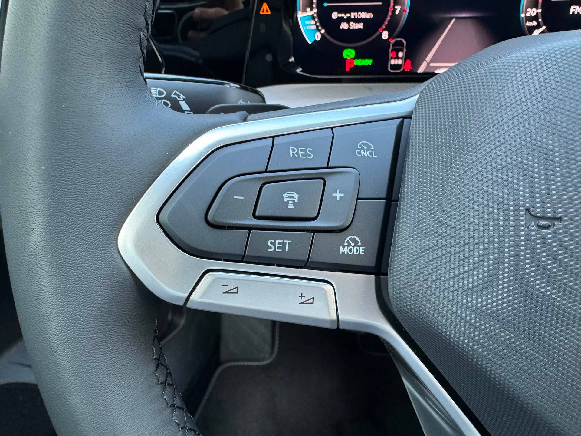 VW Golf Variant 1.5 eTSI mHEV Basis DSG-image-7