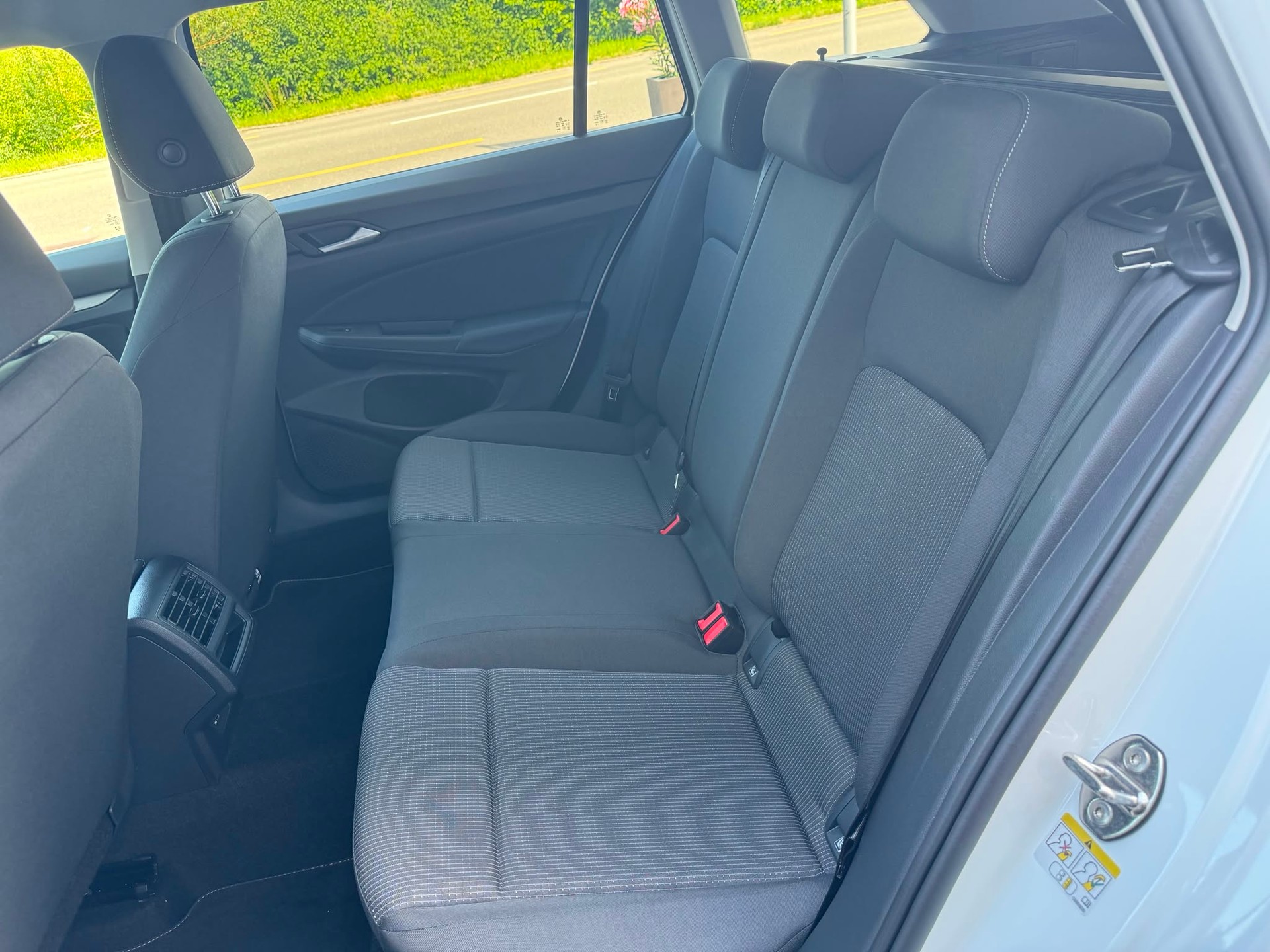VW Golf Variant 1.5 eTSI mHEV Basis DSG-image-5