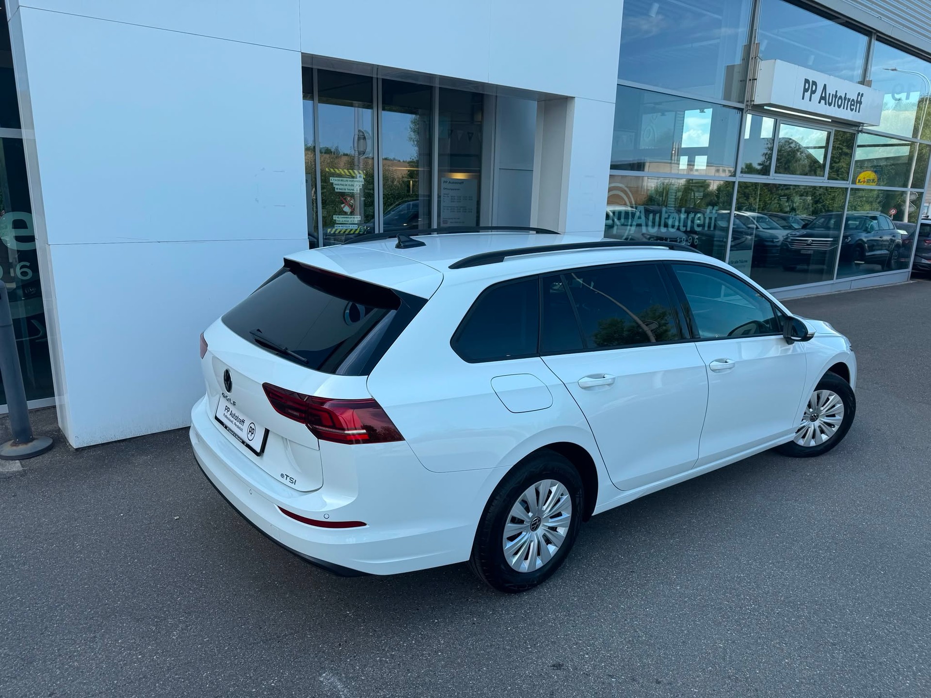 VW Golf Variant 1.5 eTSI mHEV Basis DSG-image-3