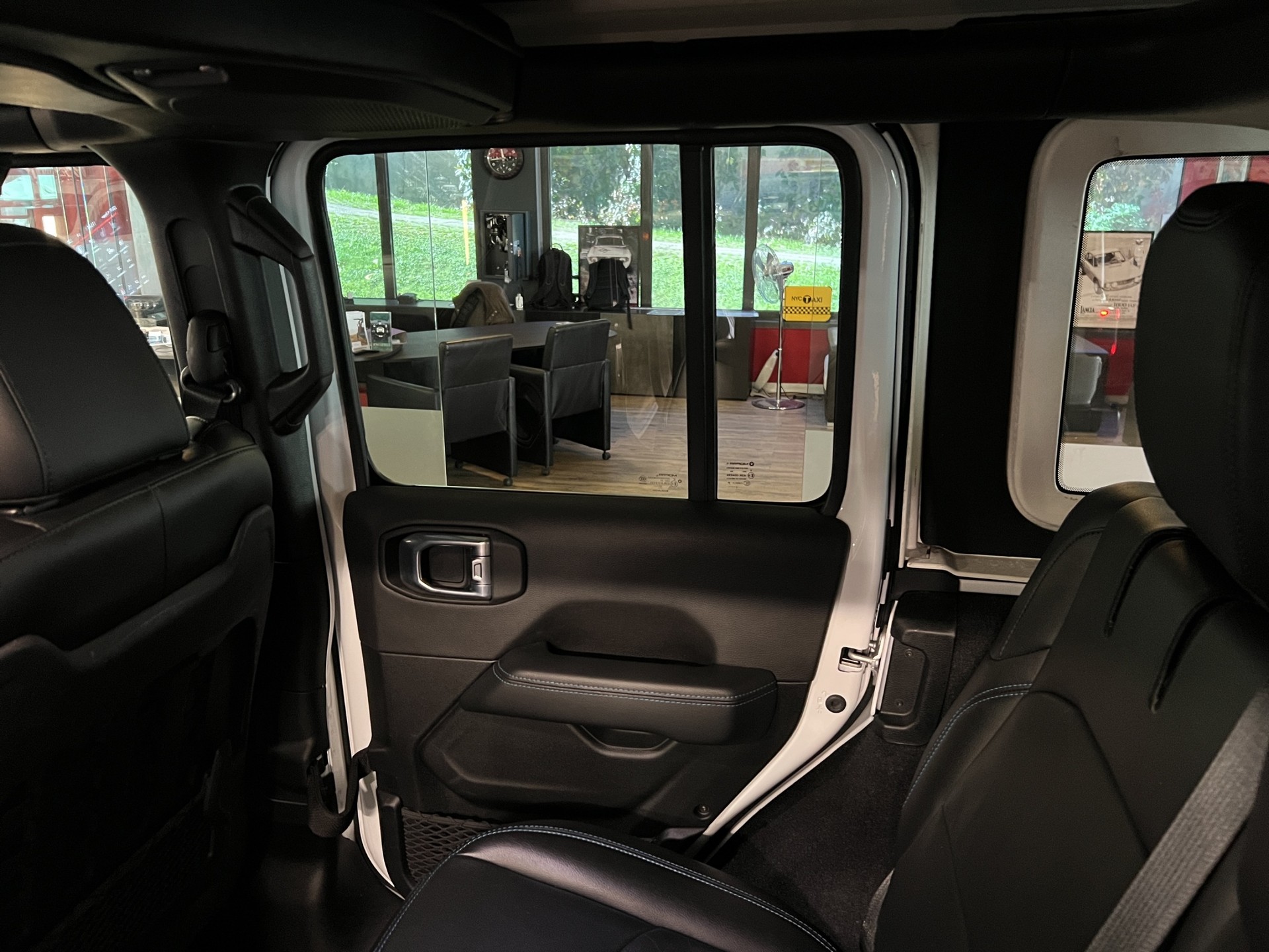 JEEP Wrangler 2.0 PHEV Unlimited Rubicon DT Automatic-image-13