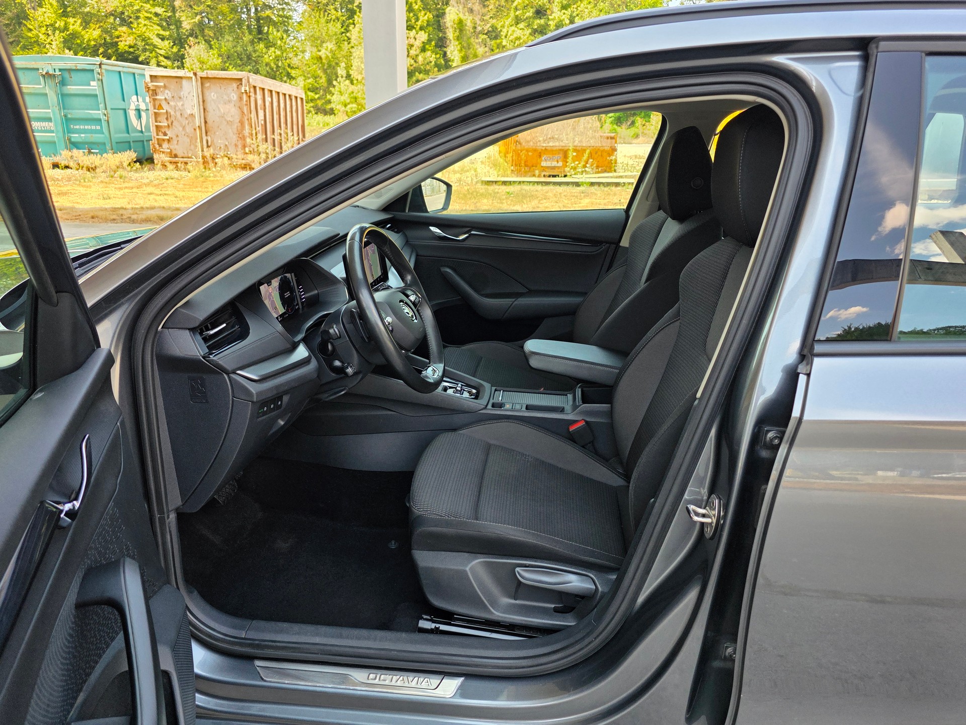 SKODA Octavia Combi 2.0 TSI Ambition DSG 4x4-image-7