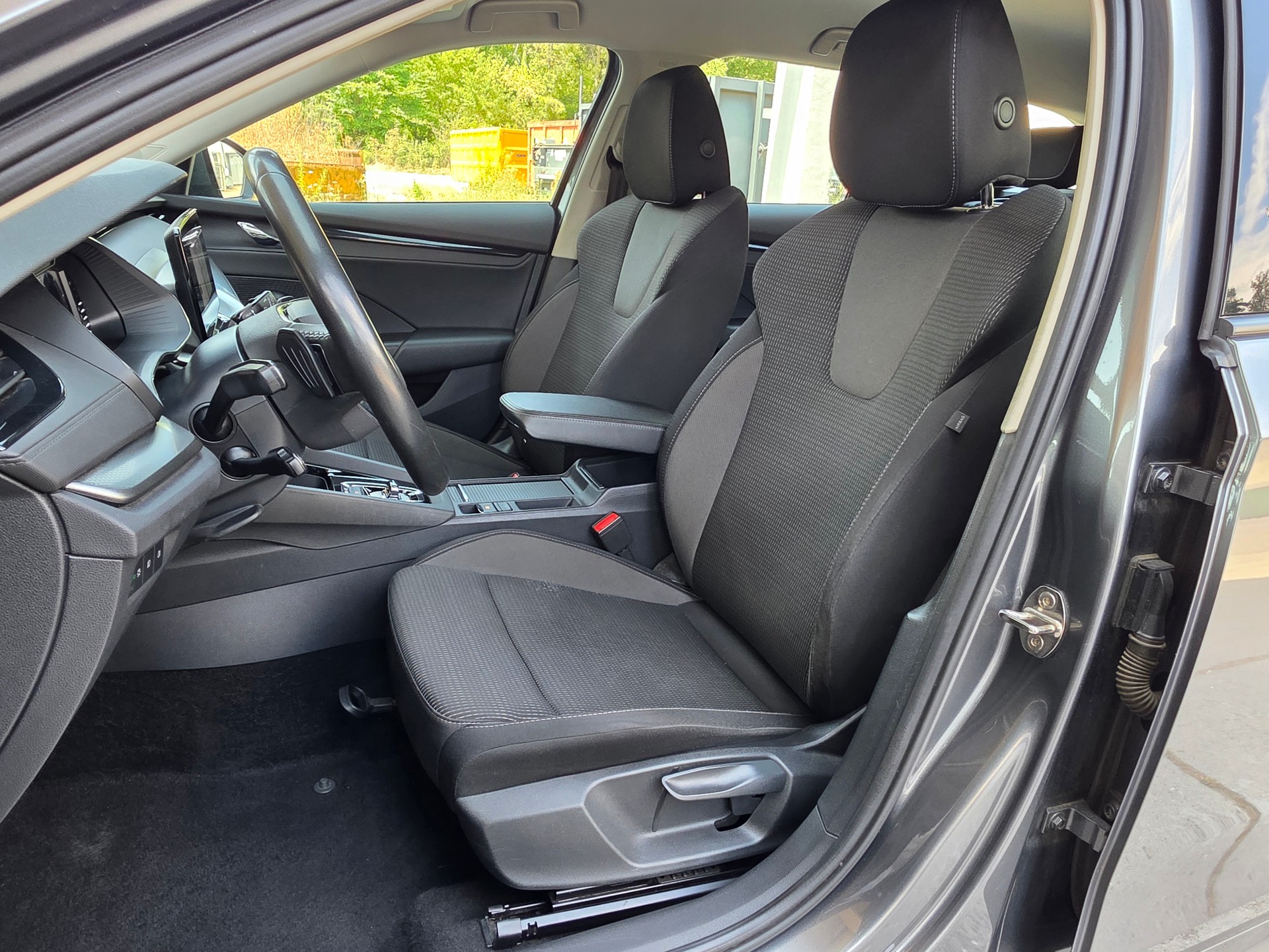SKODA Octavia Combi 2.0 TSI Ambition DSG 4x4-image-11
