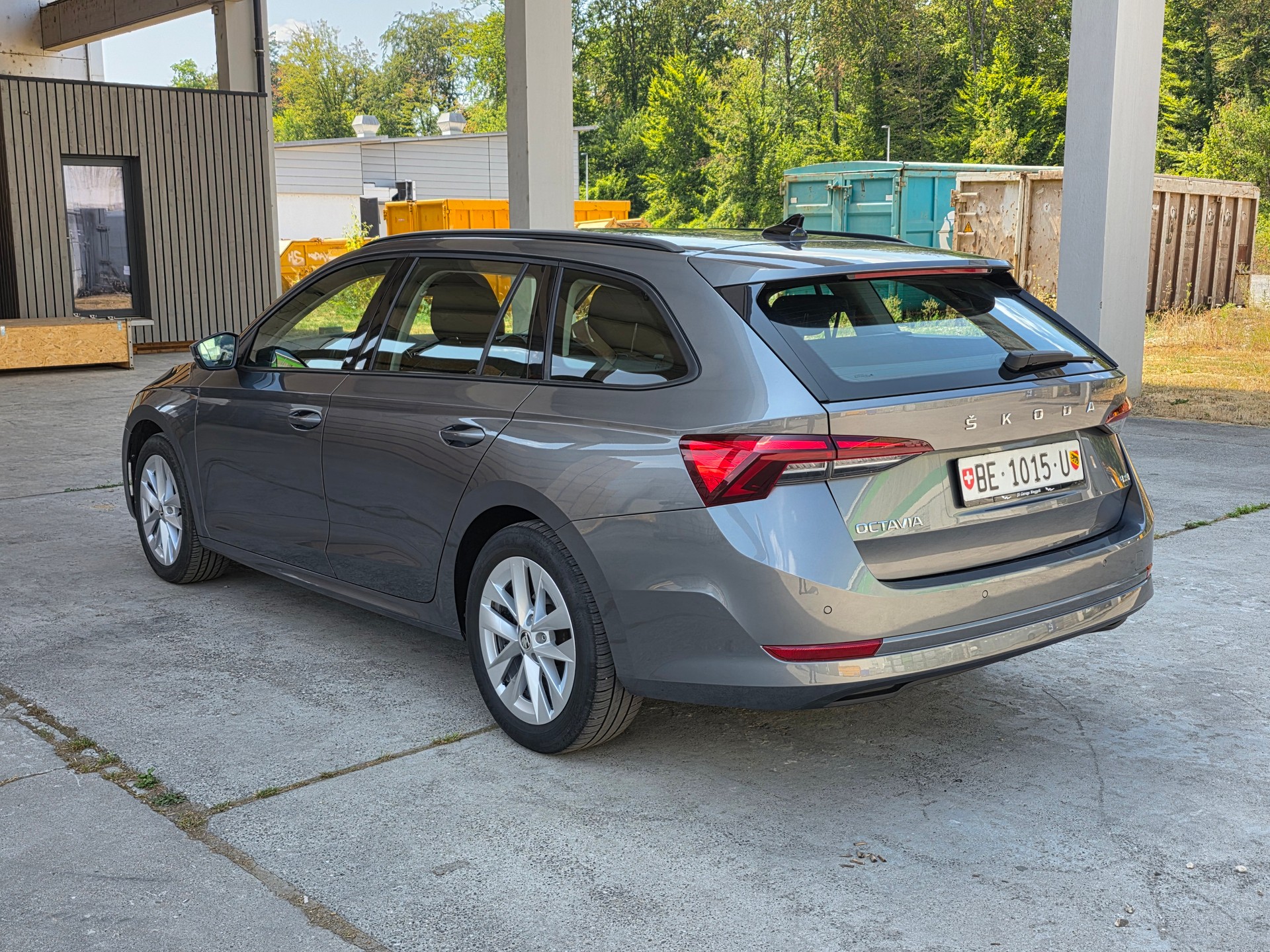 SKODA Octavia Combi 2.0 TSI Ambition DSG 4x4-image-1
