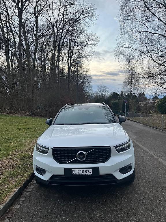 VOLVO XC40-image-1