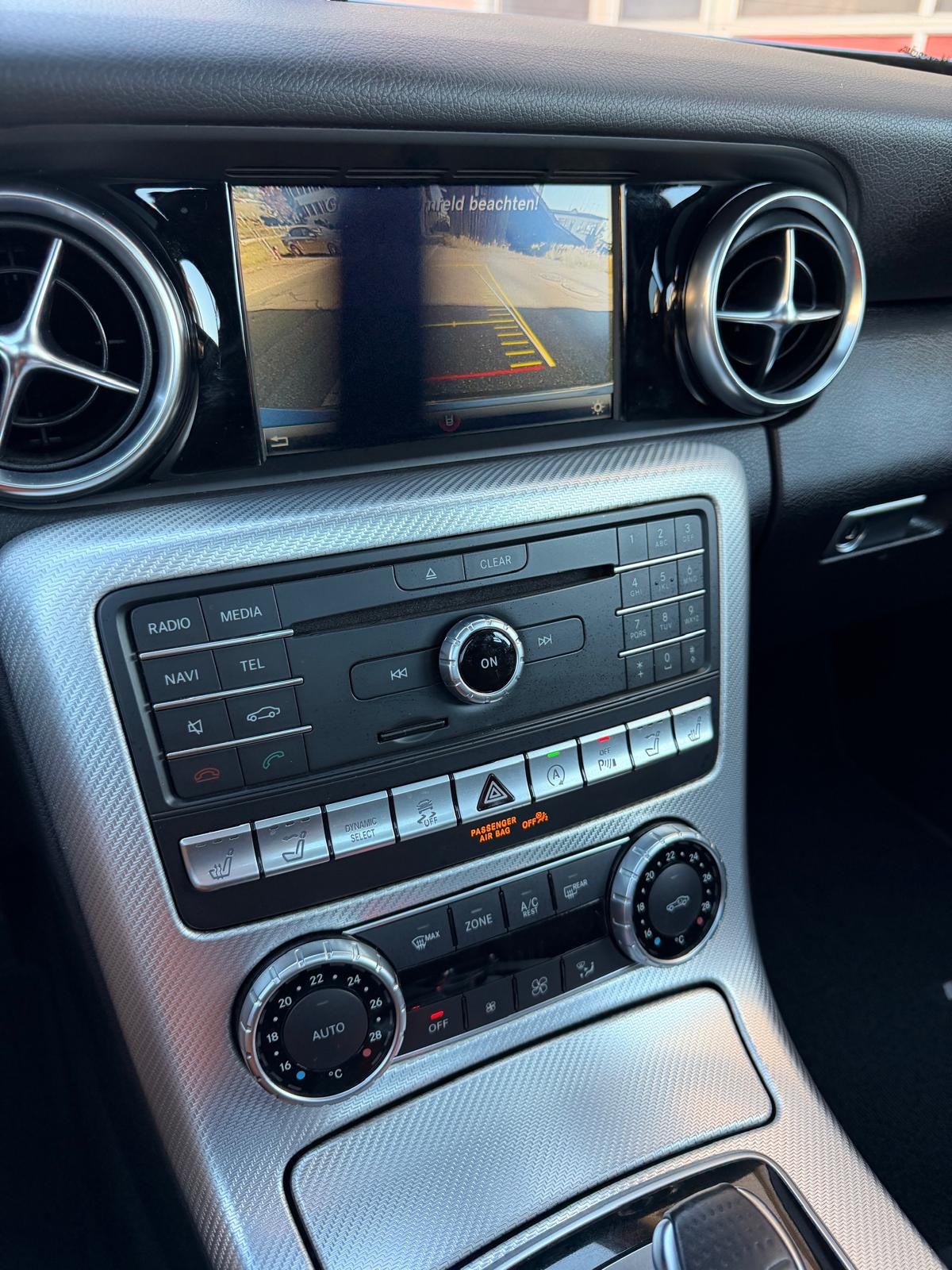 MERCEDES-BENZ SLC 200 9G-Tronic-image-12