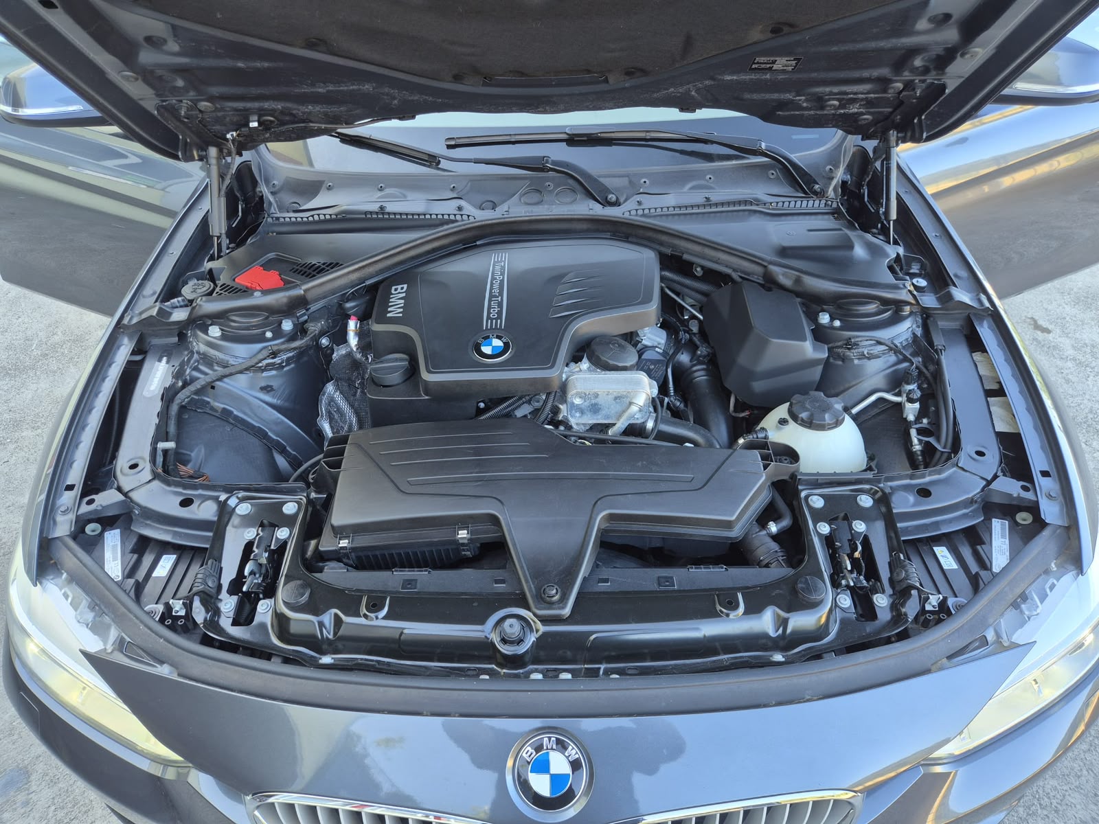 BMW 320i Touring Modern Line Steptronic-image-5