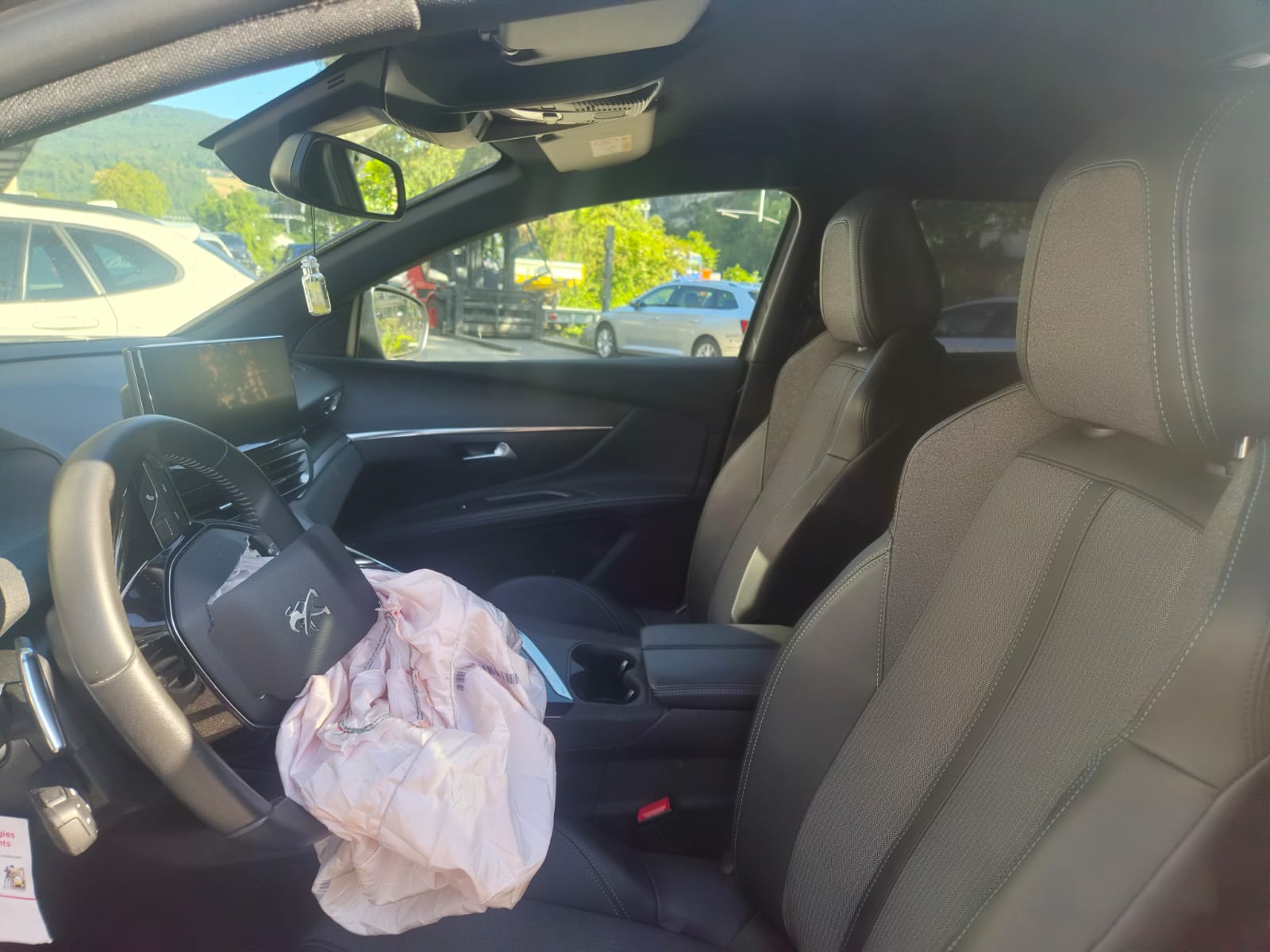 PEUGEOT 5008 136 e-DCS6 Allure Pack-image-4