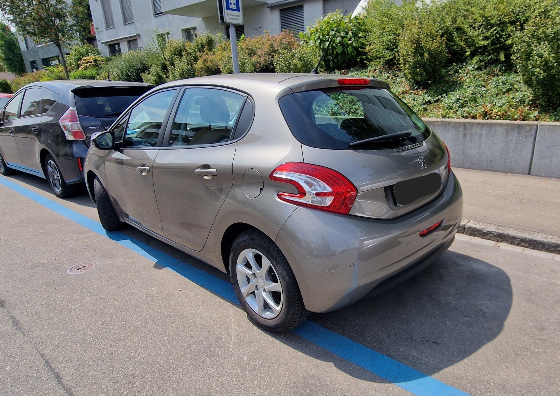 PEUGEOT 1.2 VTi-image-1