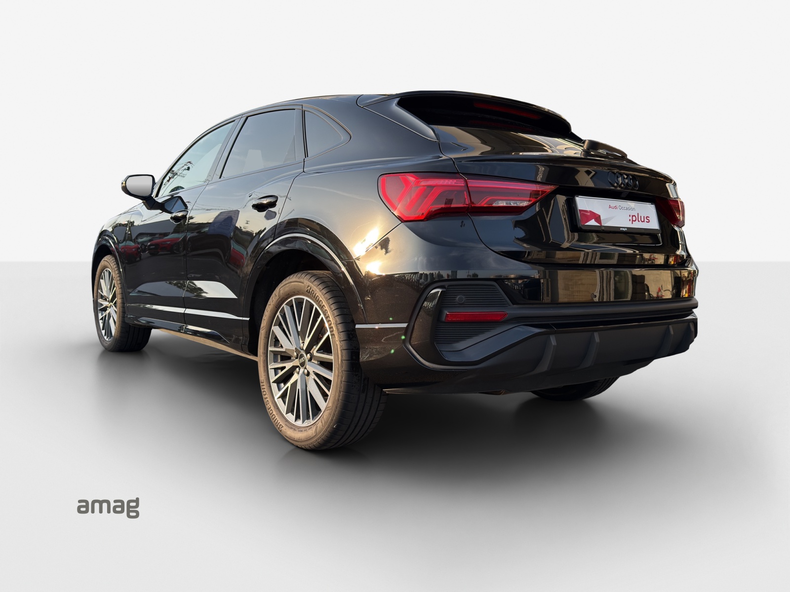 AUDI Q3 Sportback 35 TDI S line quattro S-tronic-image-2