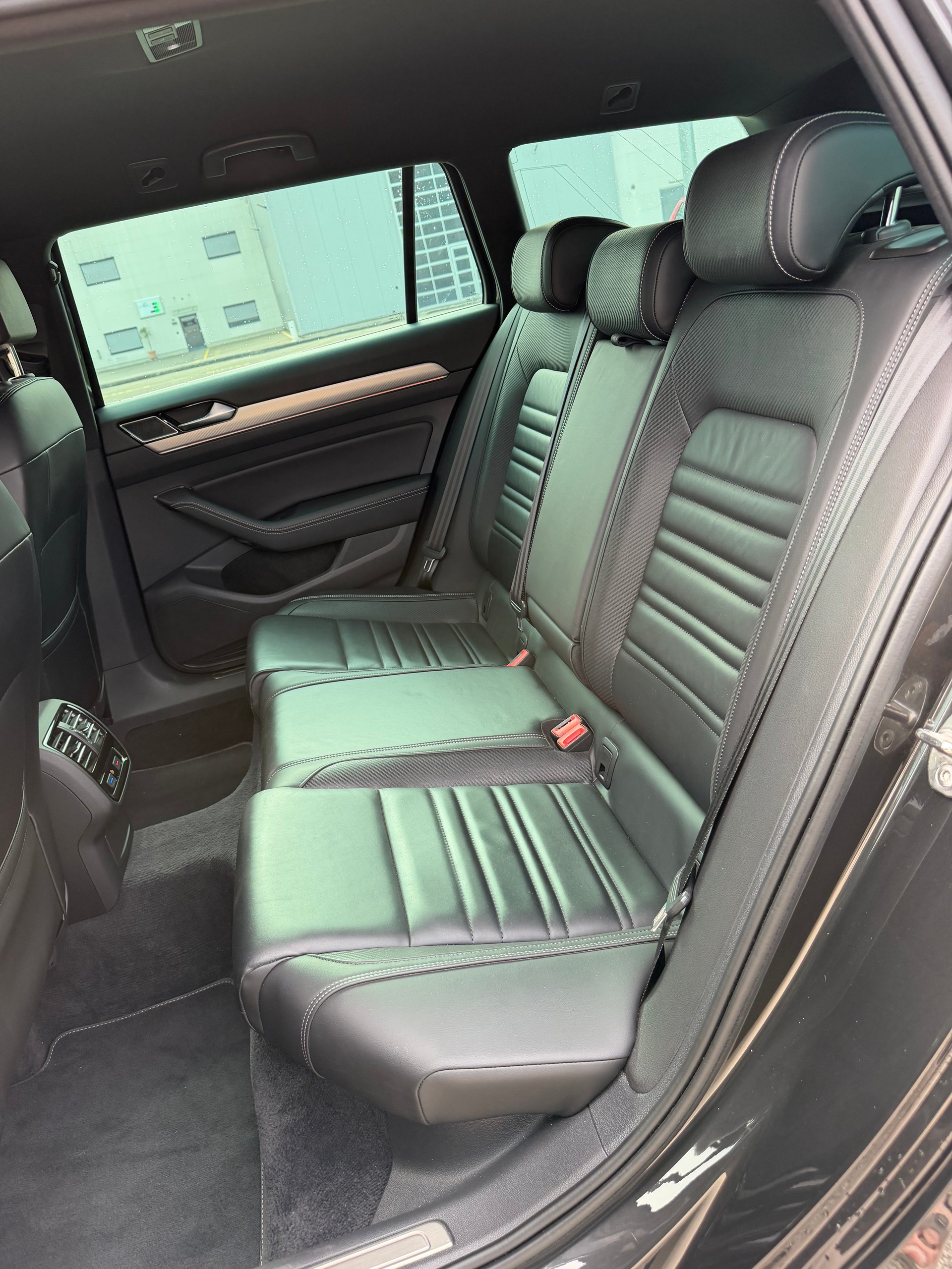 VW Passat Variant 2.0 TSI BMT Sport DSG-image-7