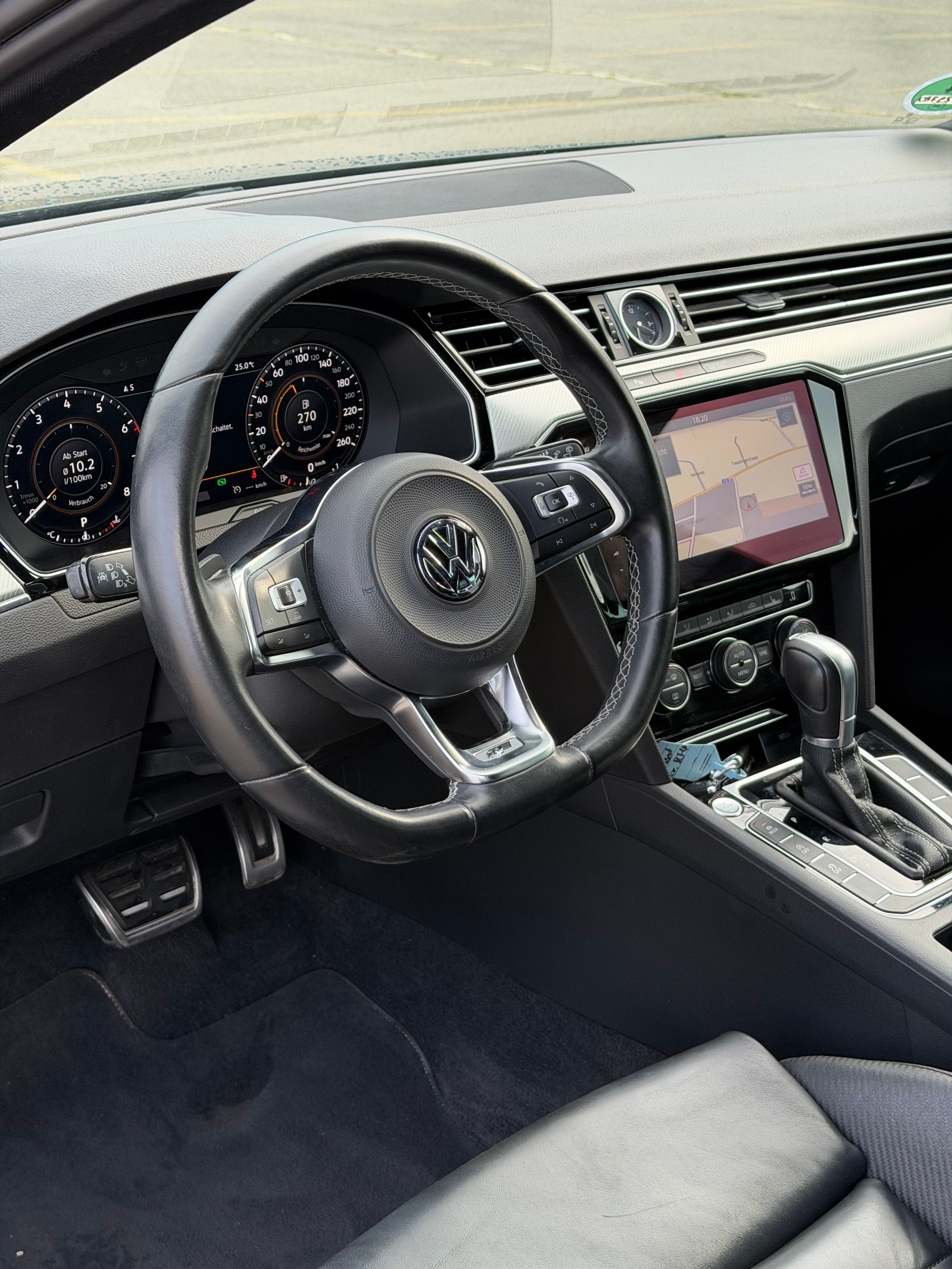 VW Passat Variant 2.0 TSI BMT Sport DSG-image-8