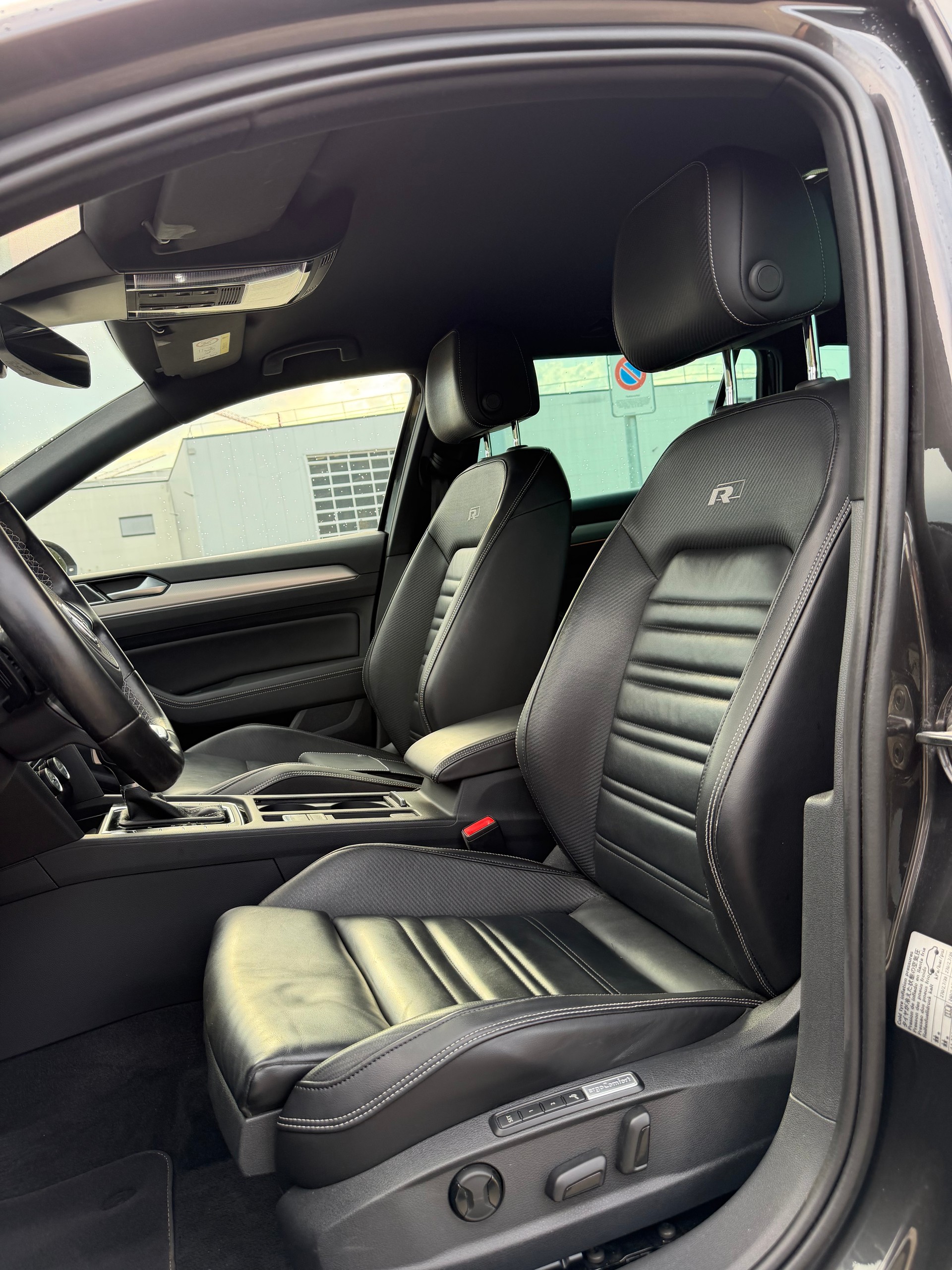 VW Passat Variant 2.0 TSI BMT Sport DSG-image-9