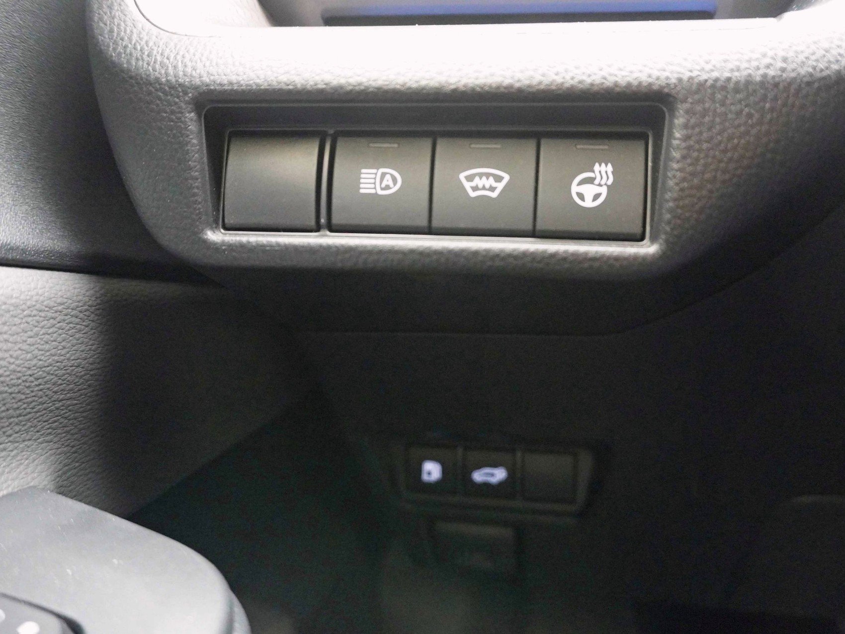 TOYOTA Prius 2.0 Plug-In-Hybrid Premium ** inkl. 360° Kamera **-image-16