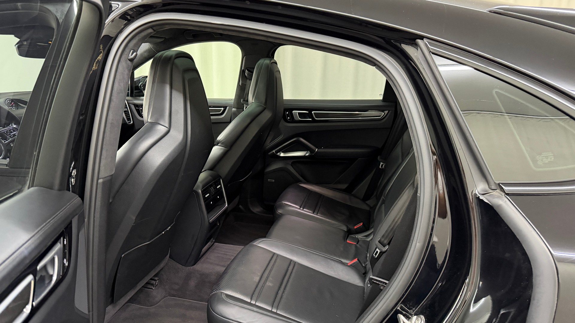 PORSCHE Cayenne Turbo Coupé-image-7
