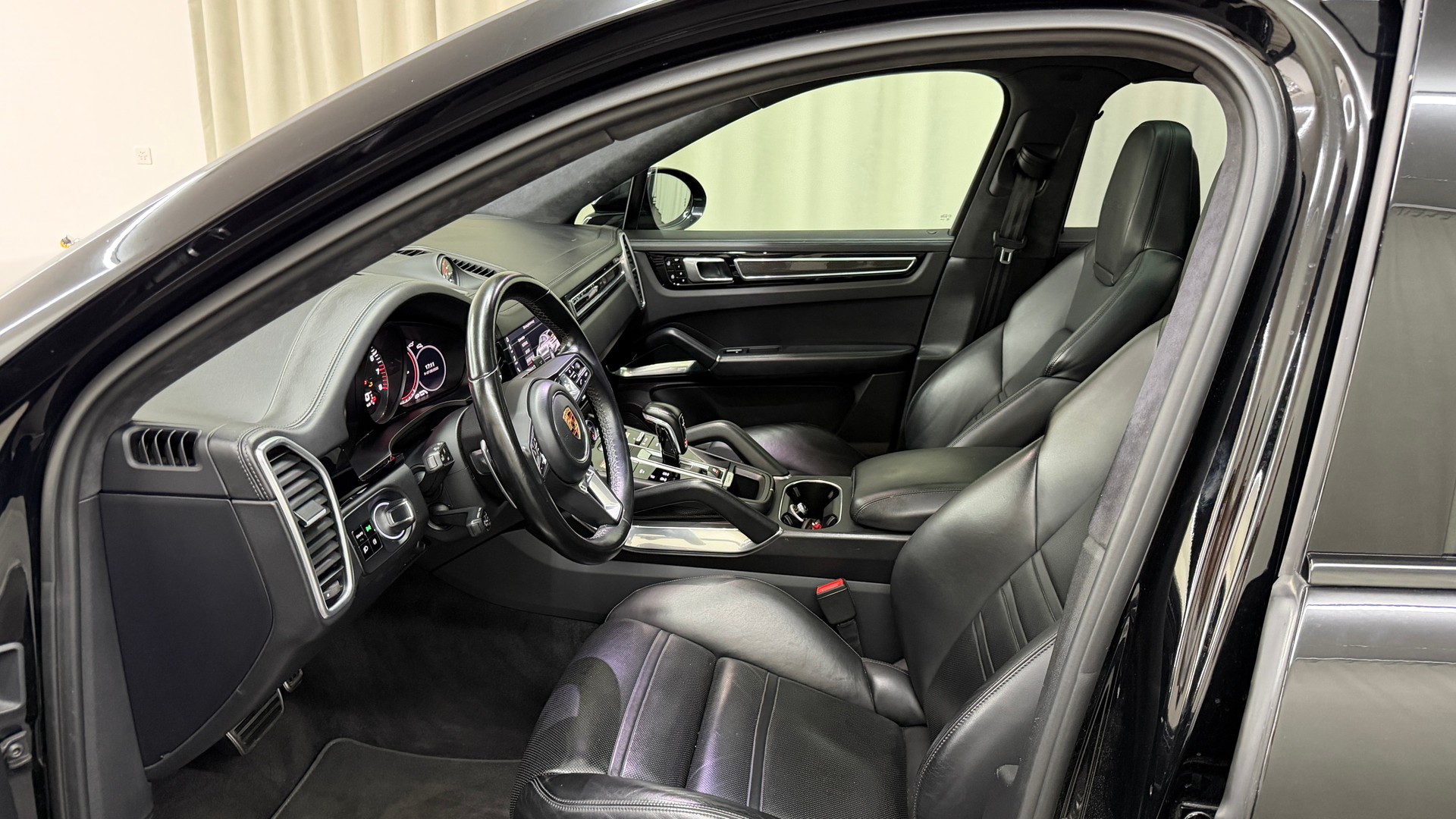 PORSCHE Cayenne Turbo Coupé-image-6