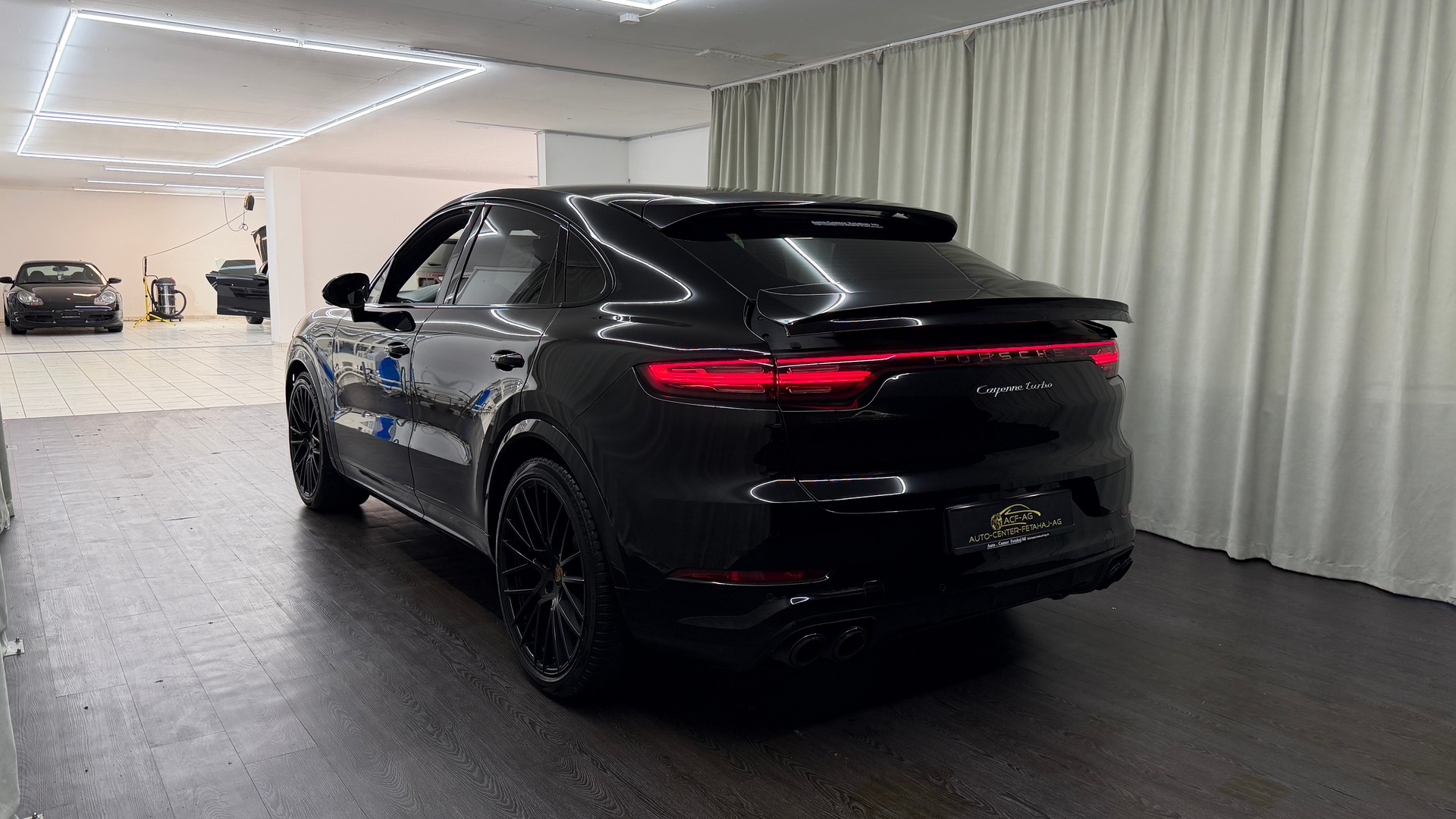 PORSCHE Cayenne Turbo Coupé-image-3