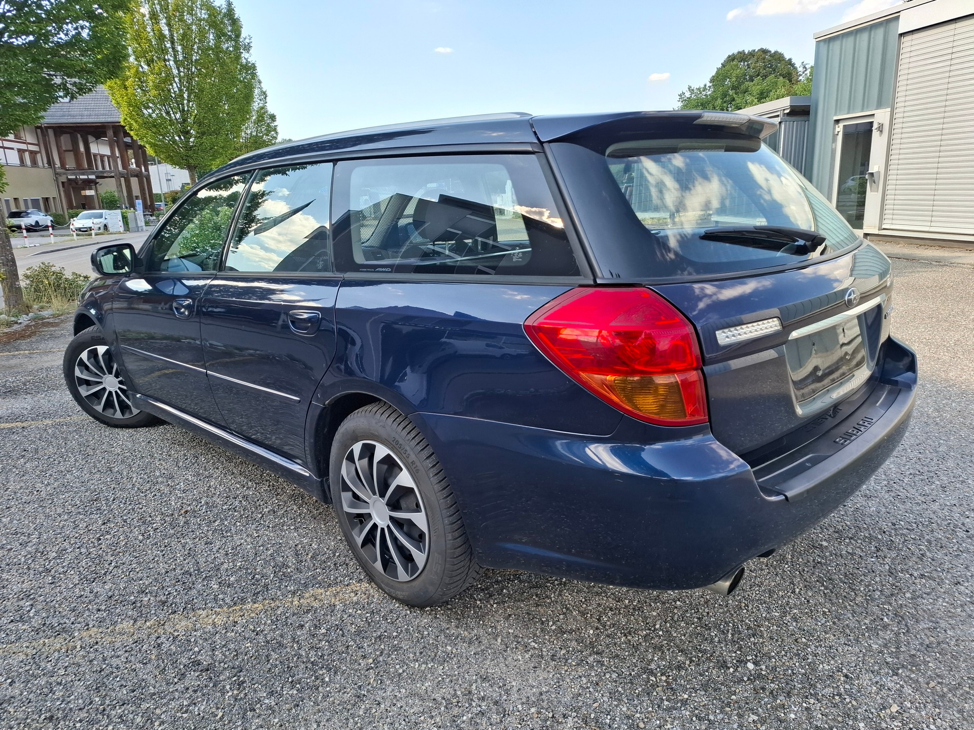 SUBARU Legacy 2.0i AWD-image-3