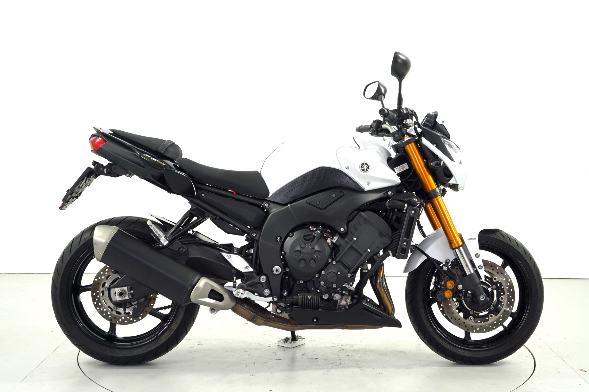 YAMAHA FZ8NA-showroom-element-3