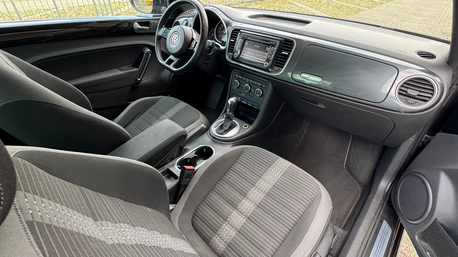VW Beetle 2.0 TSI Sport DSG-image-8