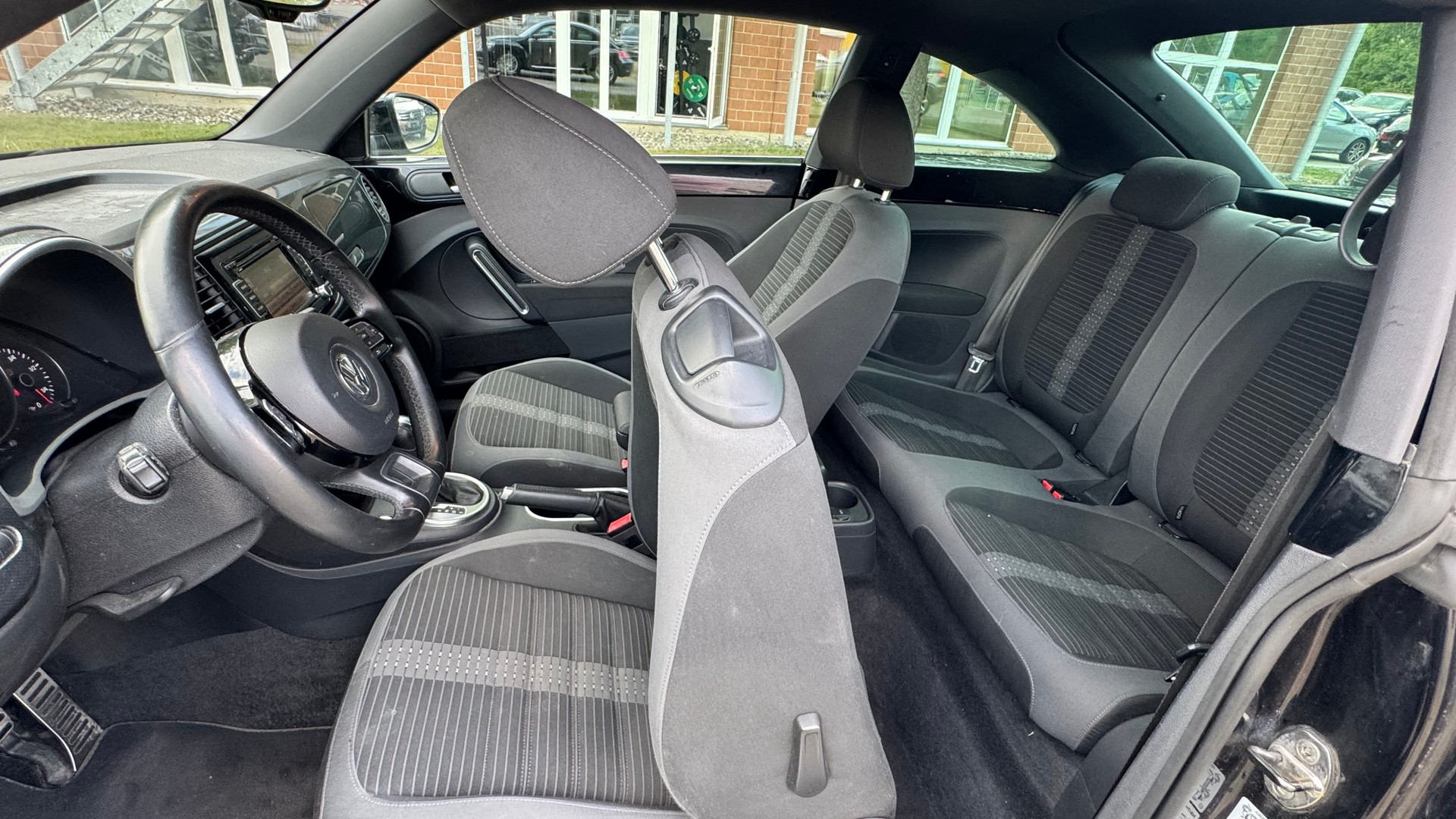 VW Beetle 2.0 TSI Sport DSG-image-6
