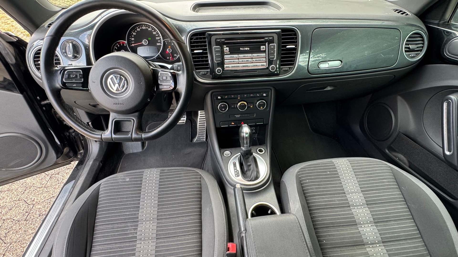 VW Beetle 2.0 TSI Sport DSG-image-7