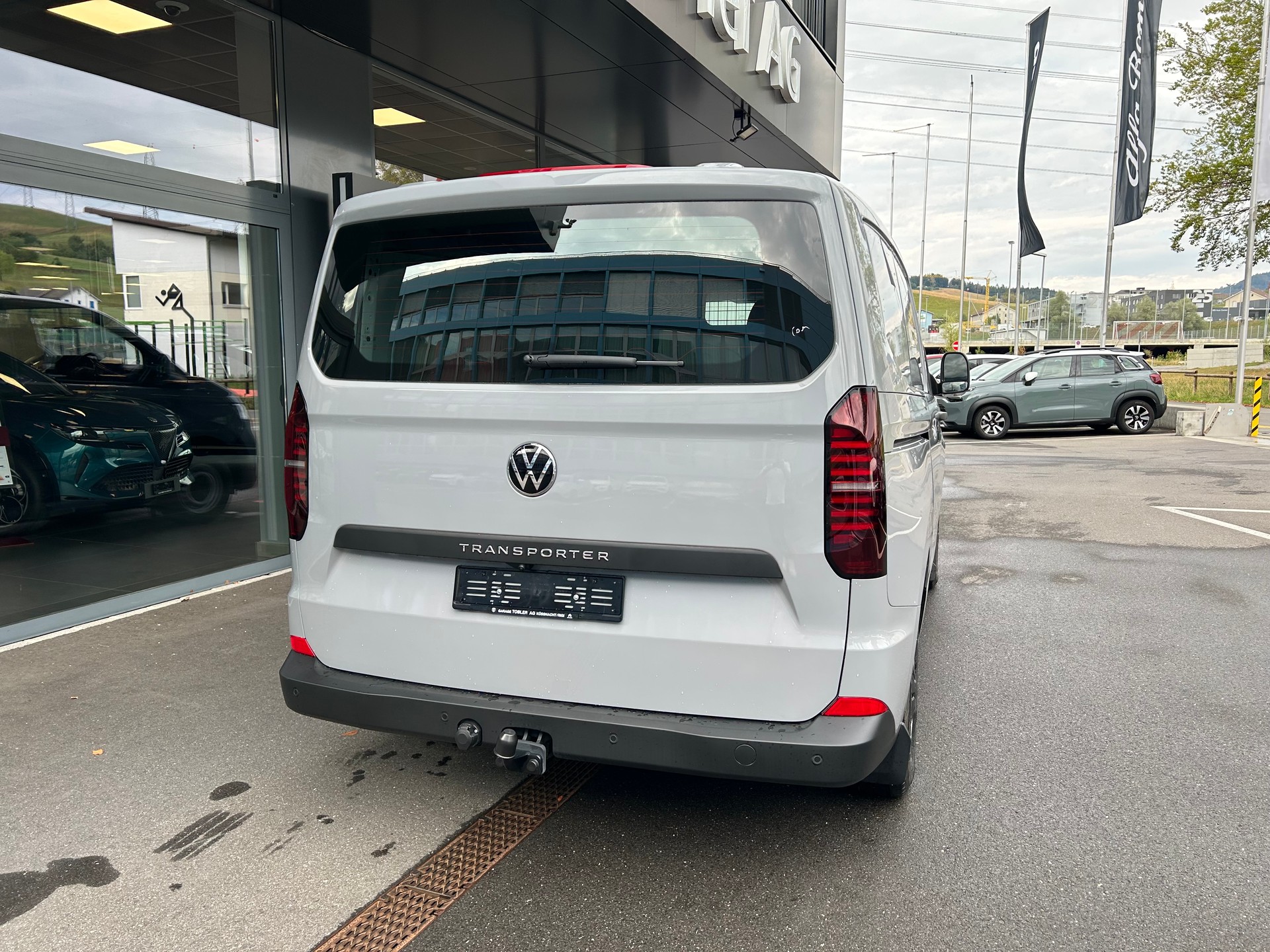 VW Transporter 2.0 TDI-image-4